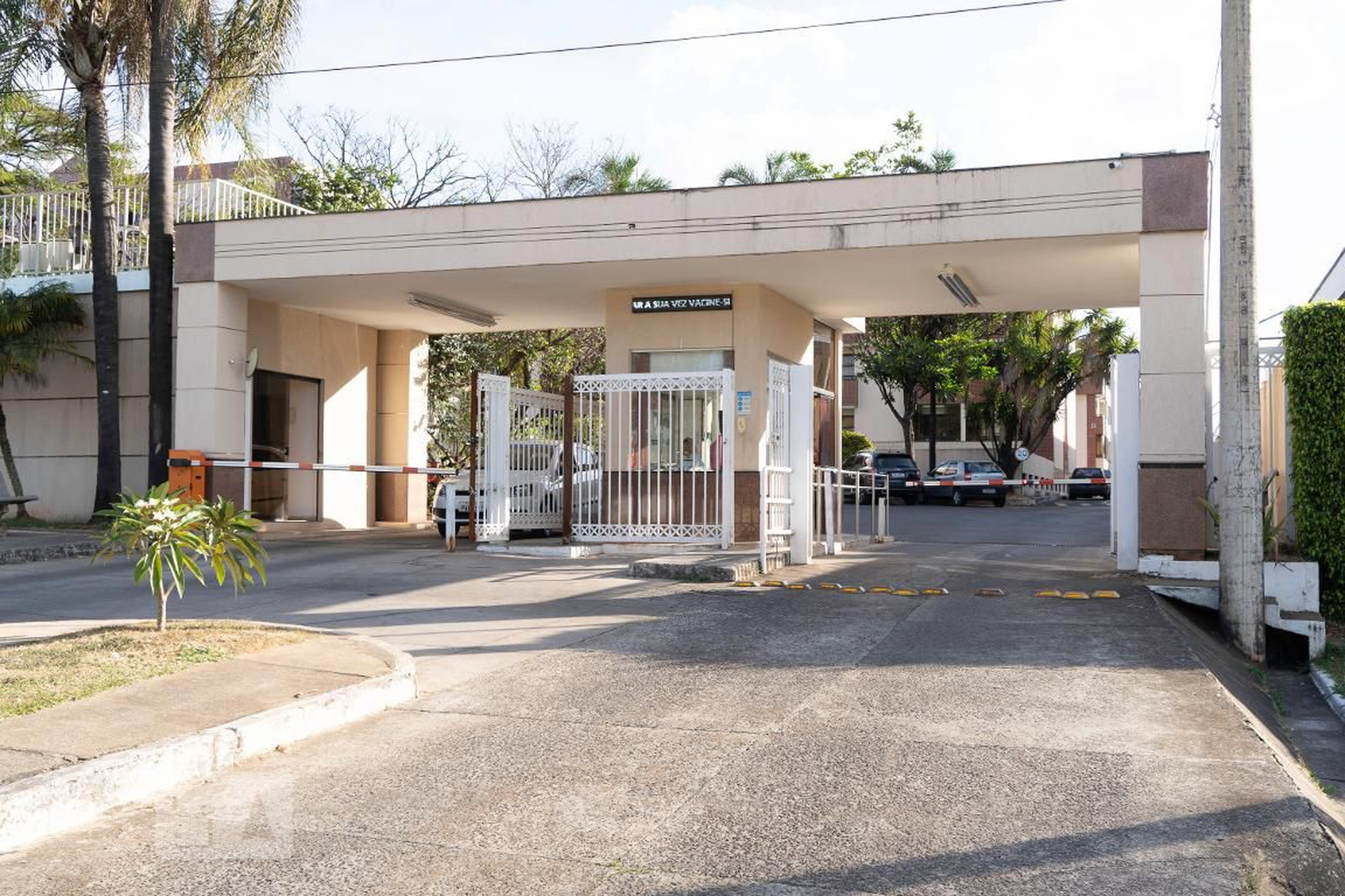 Fachada do Condomínio Condomínio Monte Carlos