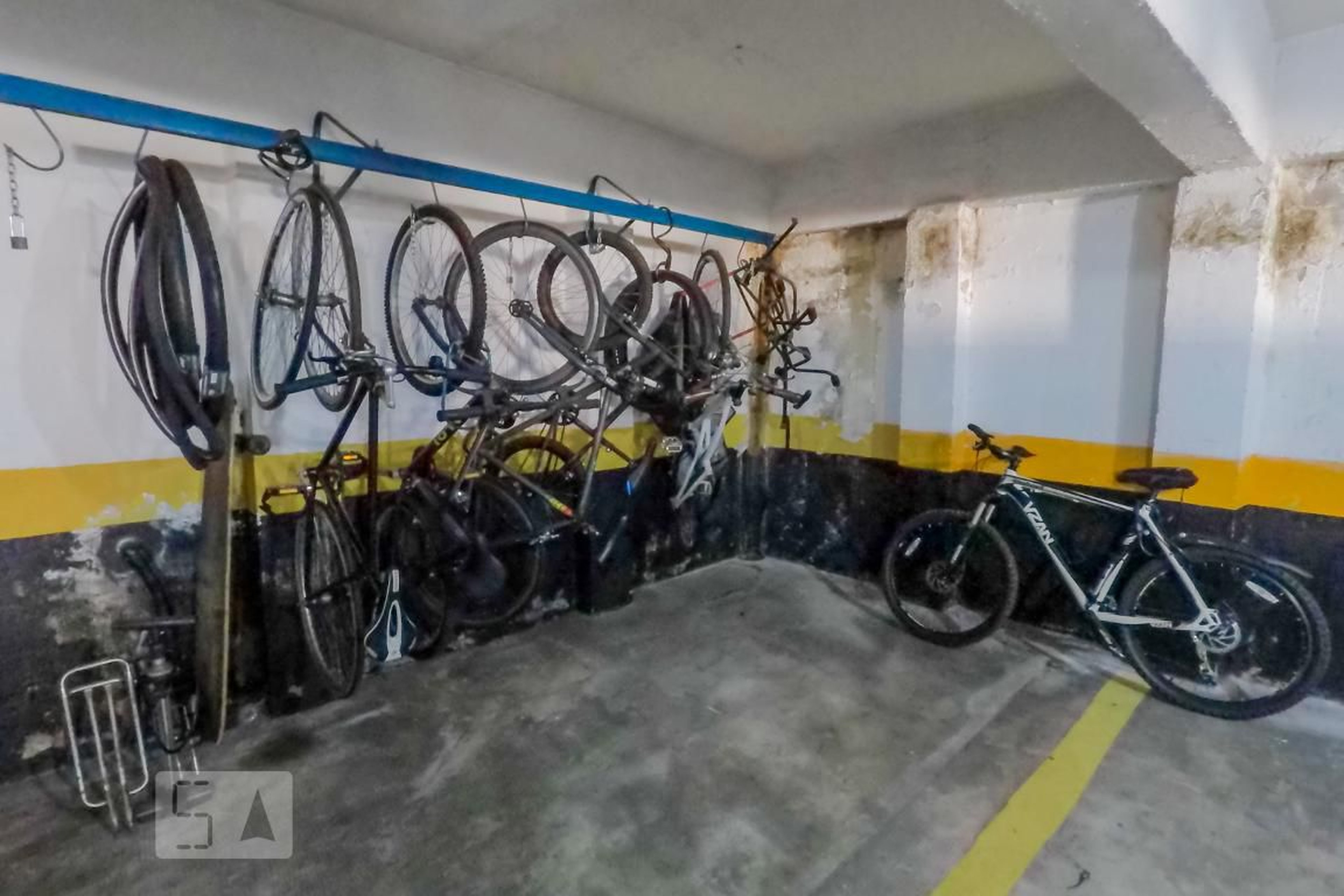 Bicicletario - R. C. Marques