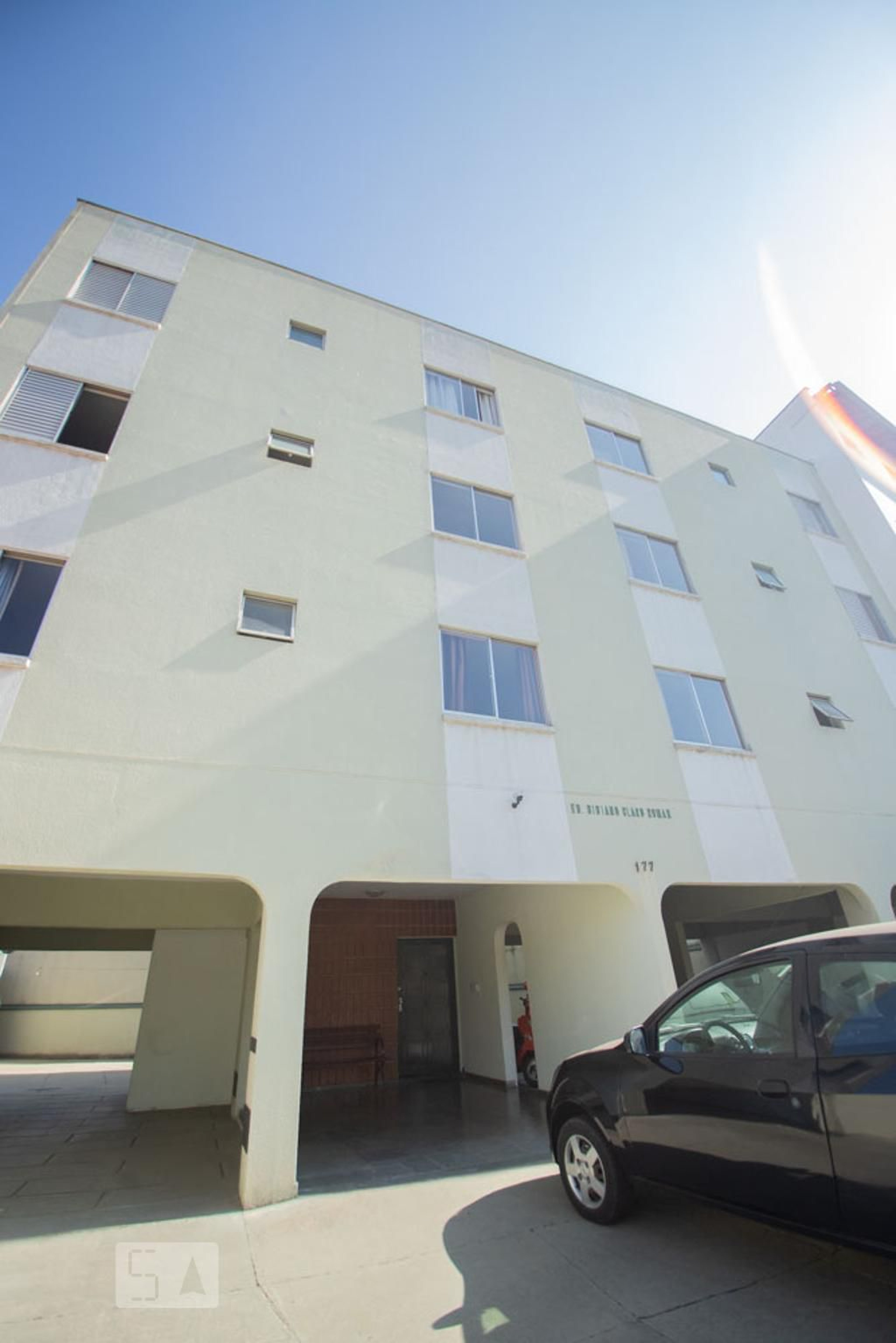 fachada Condomínio em Rua Osvaldo Serra, 177