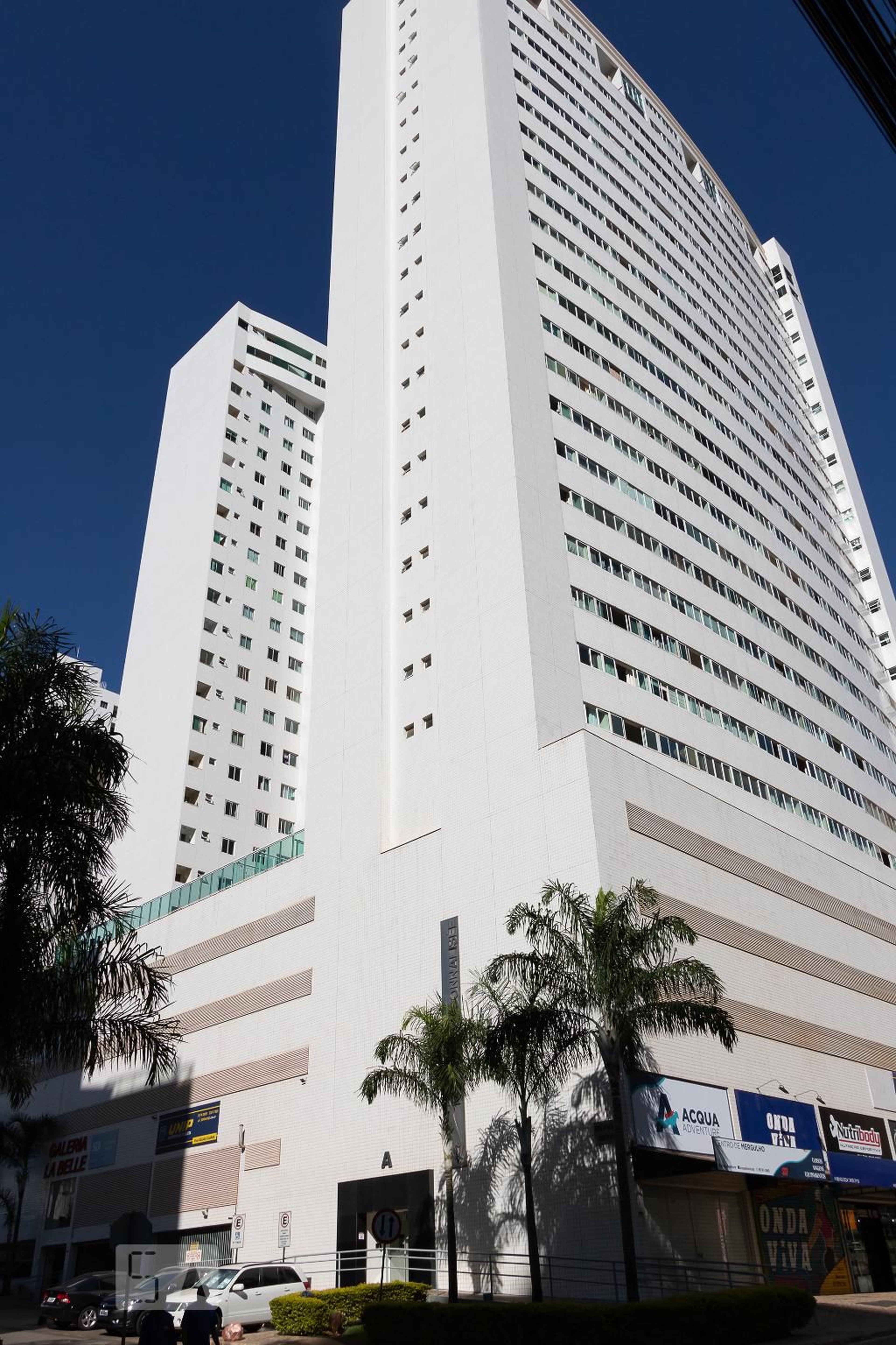 Fachada Condomínio em Rua 24 Norte, 9