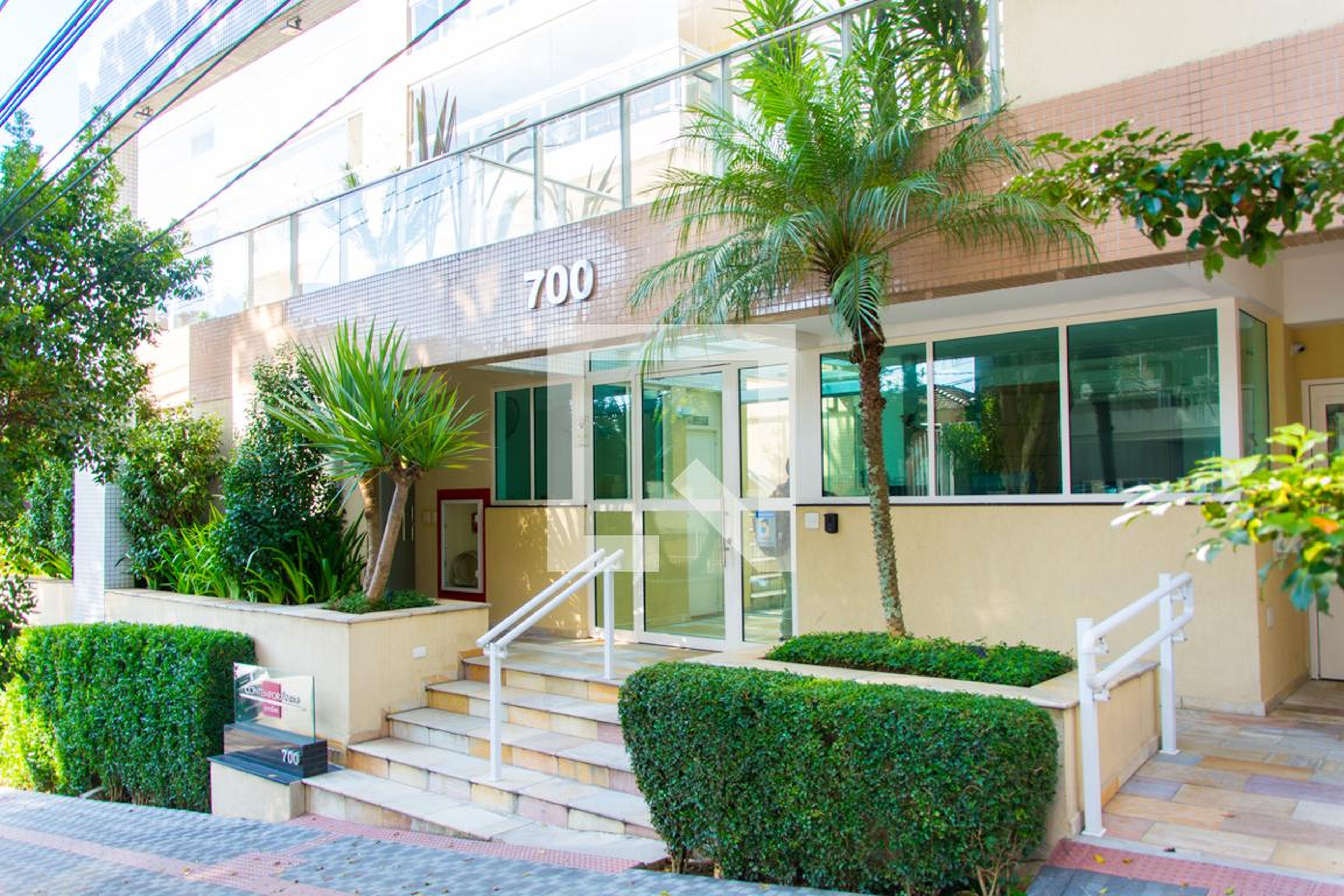 Fachada Condomínio Contemporâneo Jardim