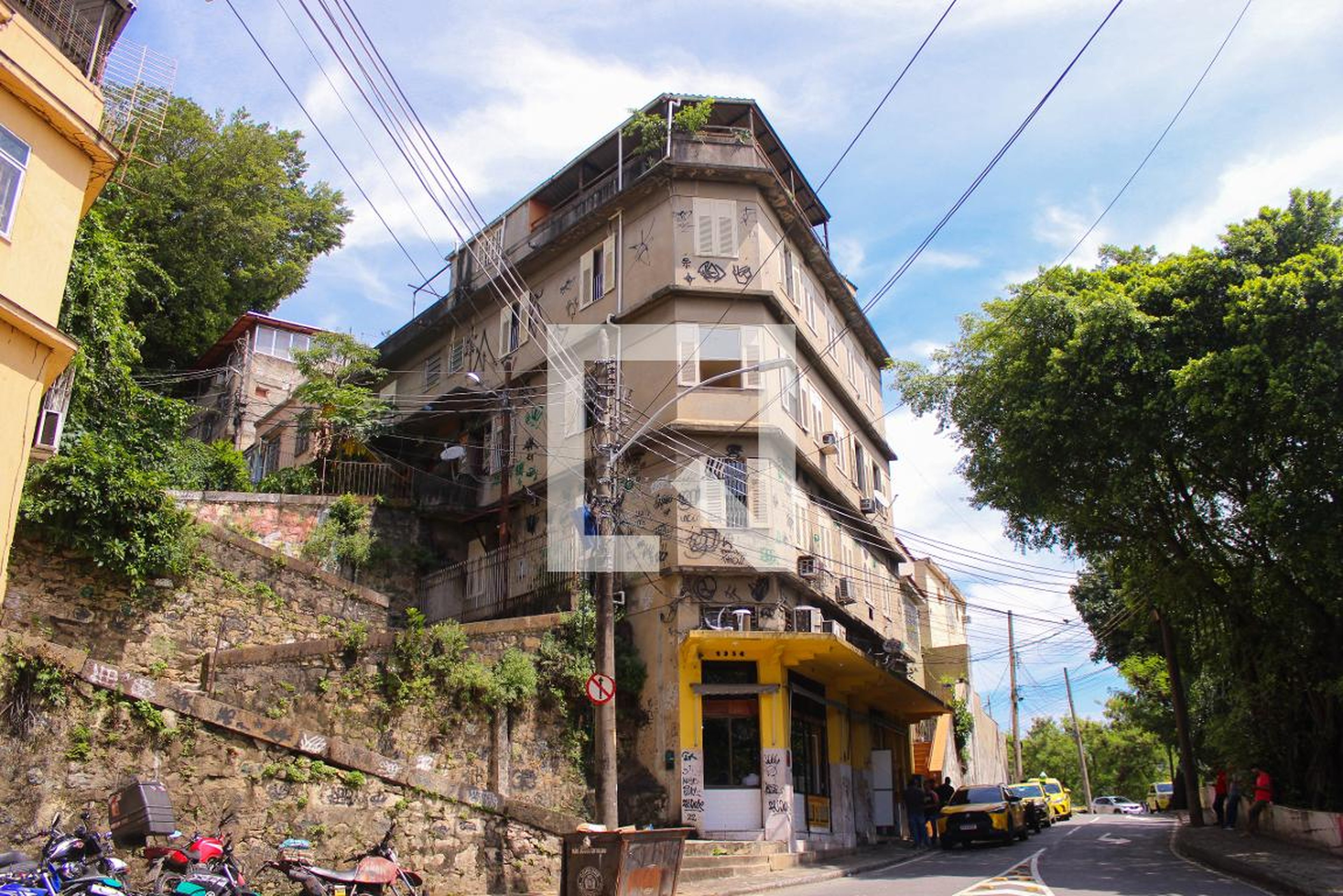 Prédio Condomínio em Ladeira Frei Orlando, 4