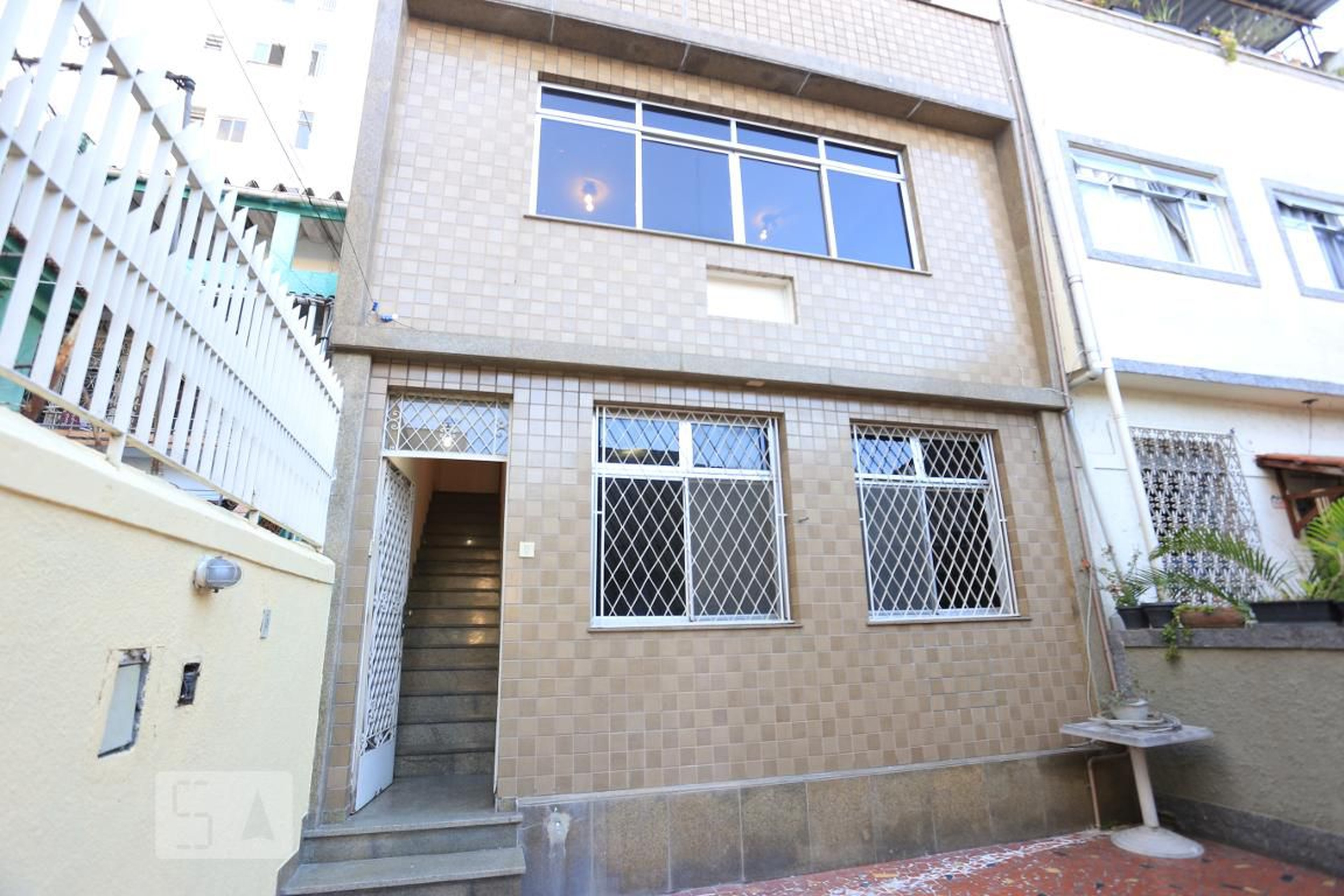 Fachada Condomínio em Rua Torres Homem, 522