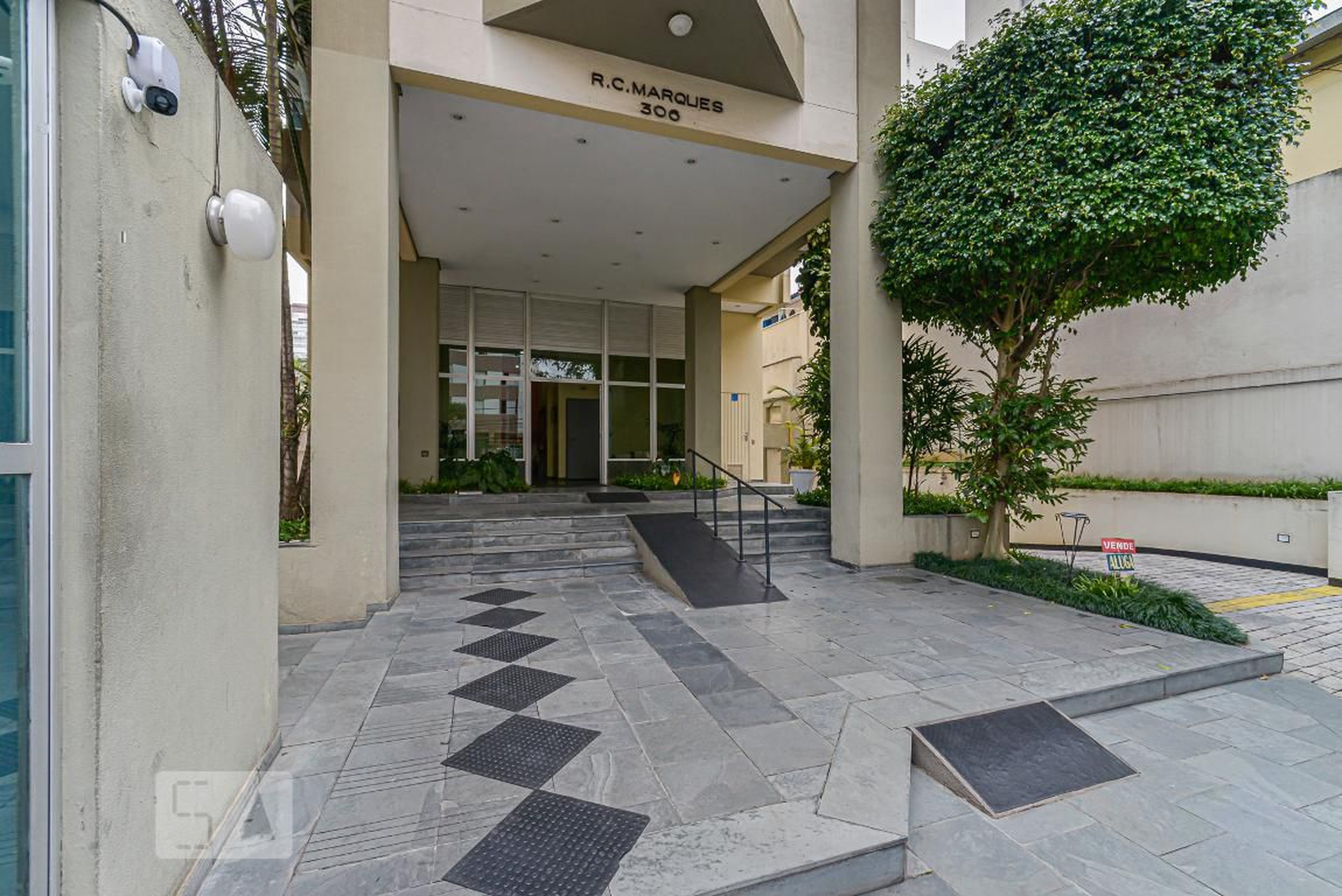 Entrada Social - R. C. Marques