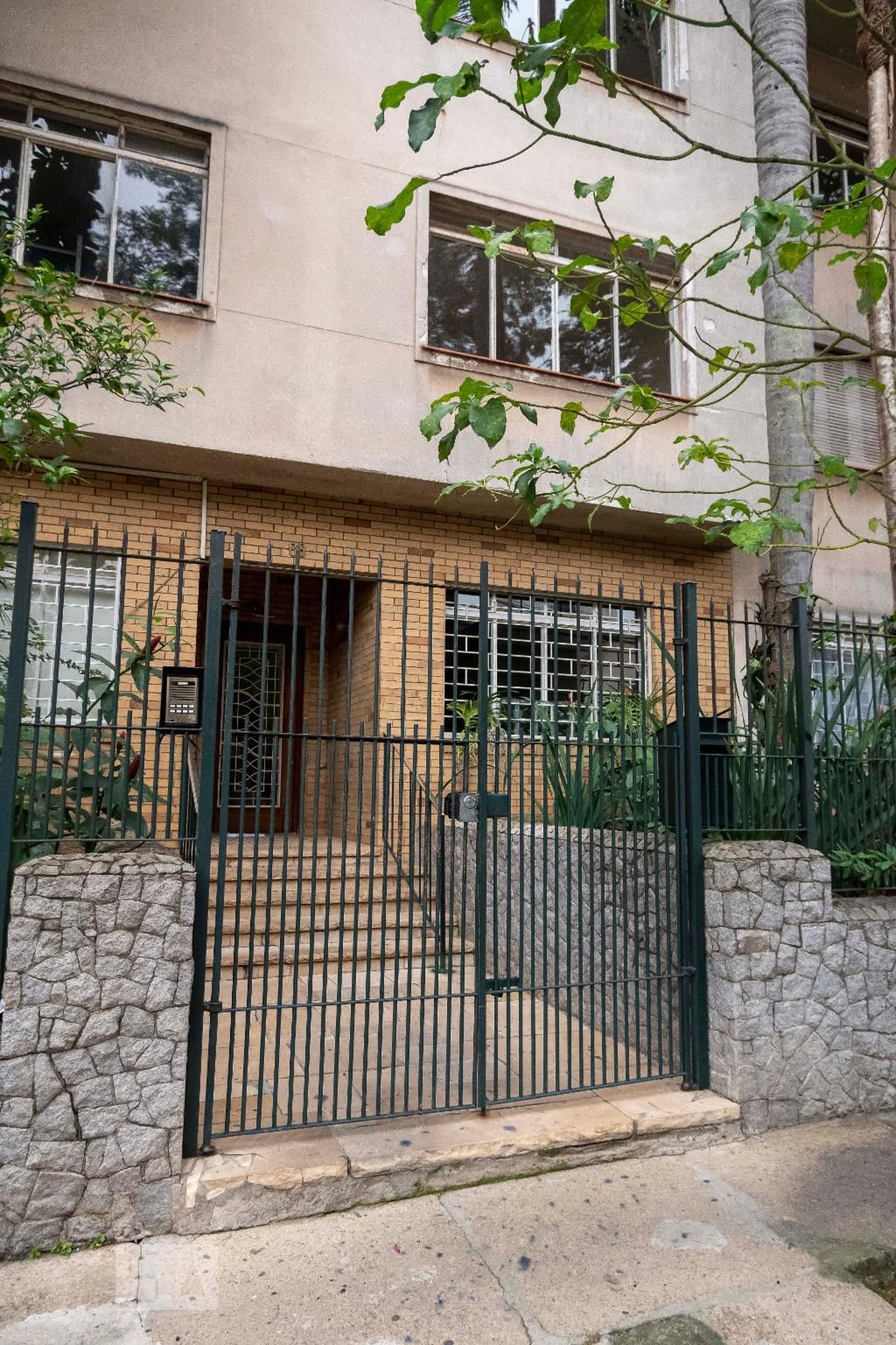 Fachada Condomínio em Rua Benjamim Egas, 66