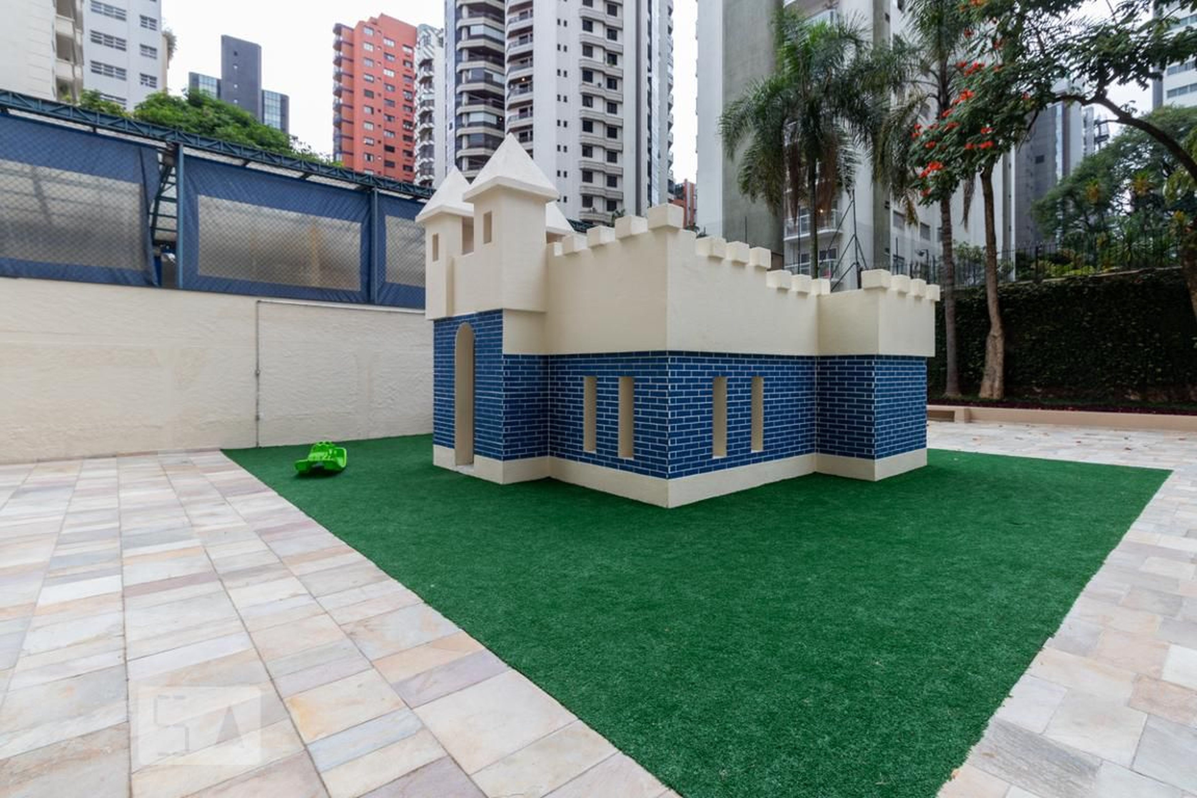 Playground - Mansão La Bruyere