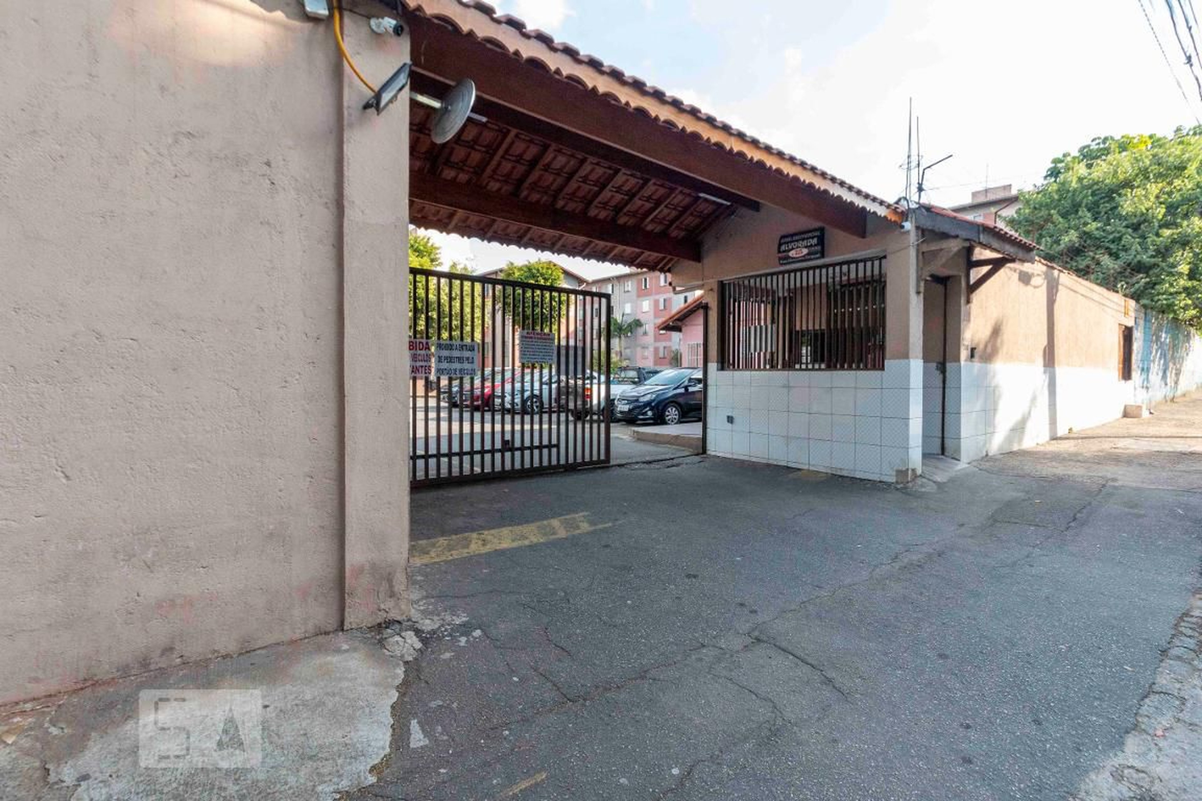 Fachada Condomínio em Rua Alexandre Groppali, 200