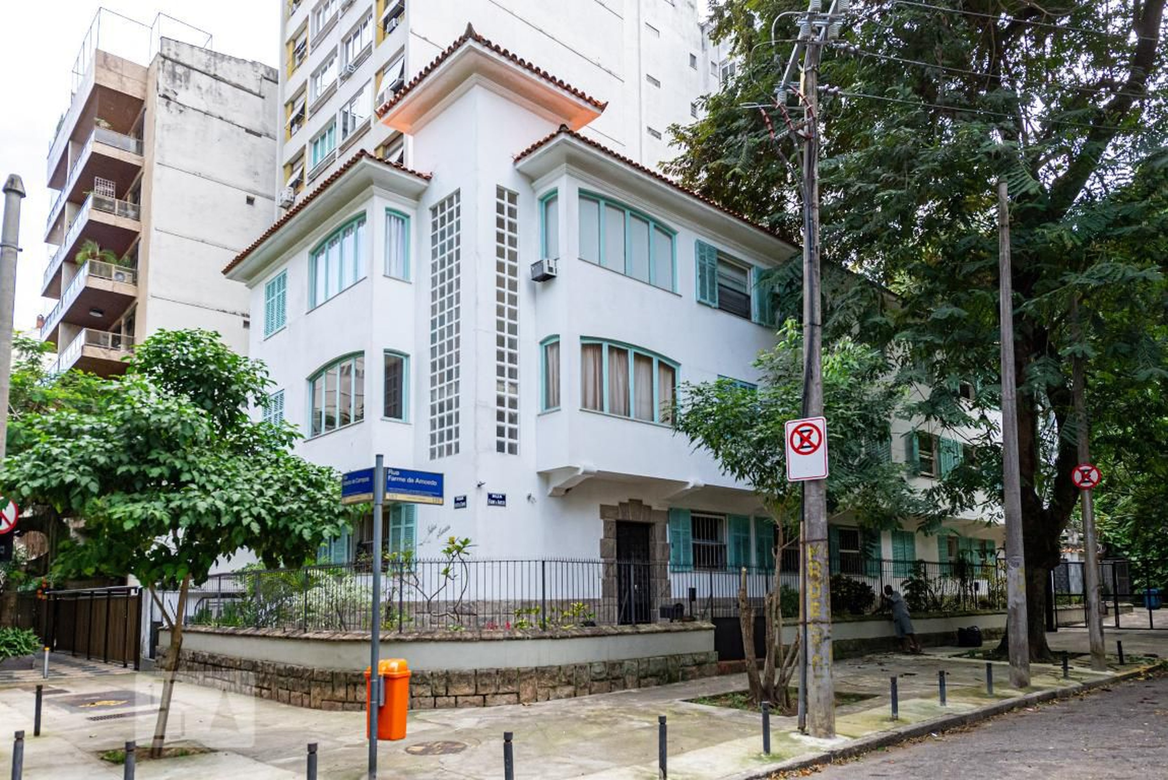 Fachada Condomínio em Rua Farme de Amoedo, 167