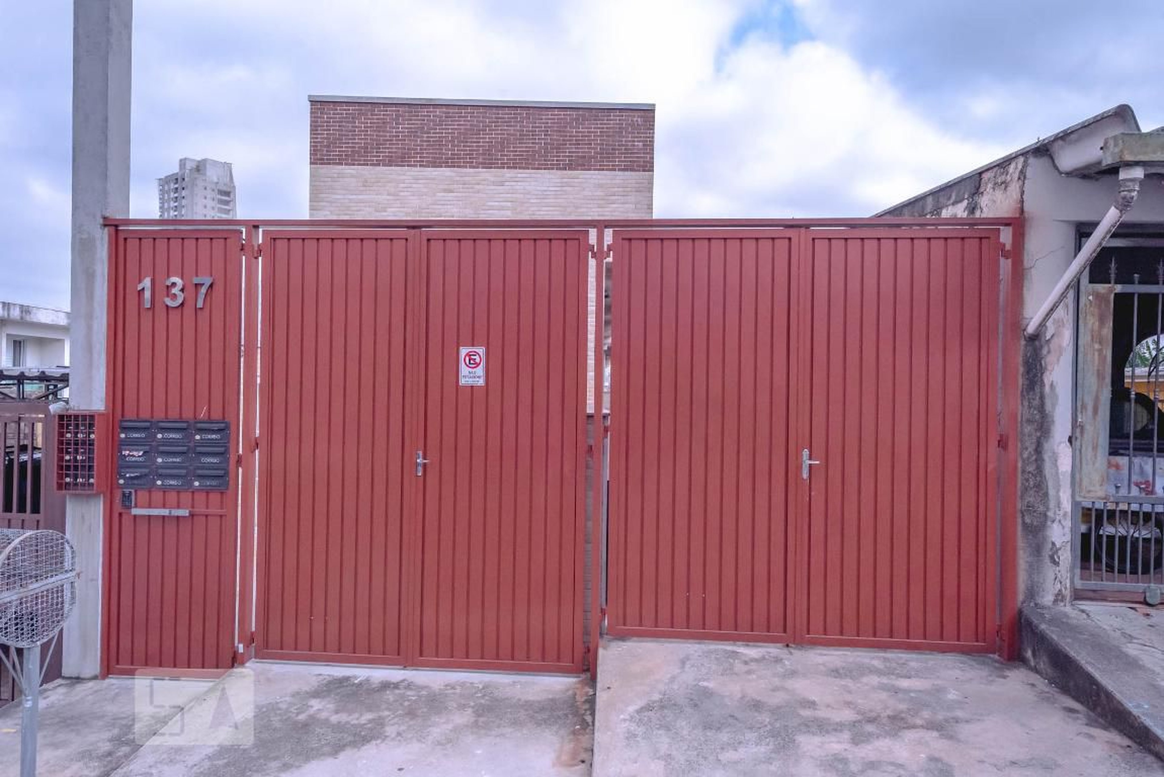 Fachada Condomínio em Rua José Manso, 137