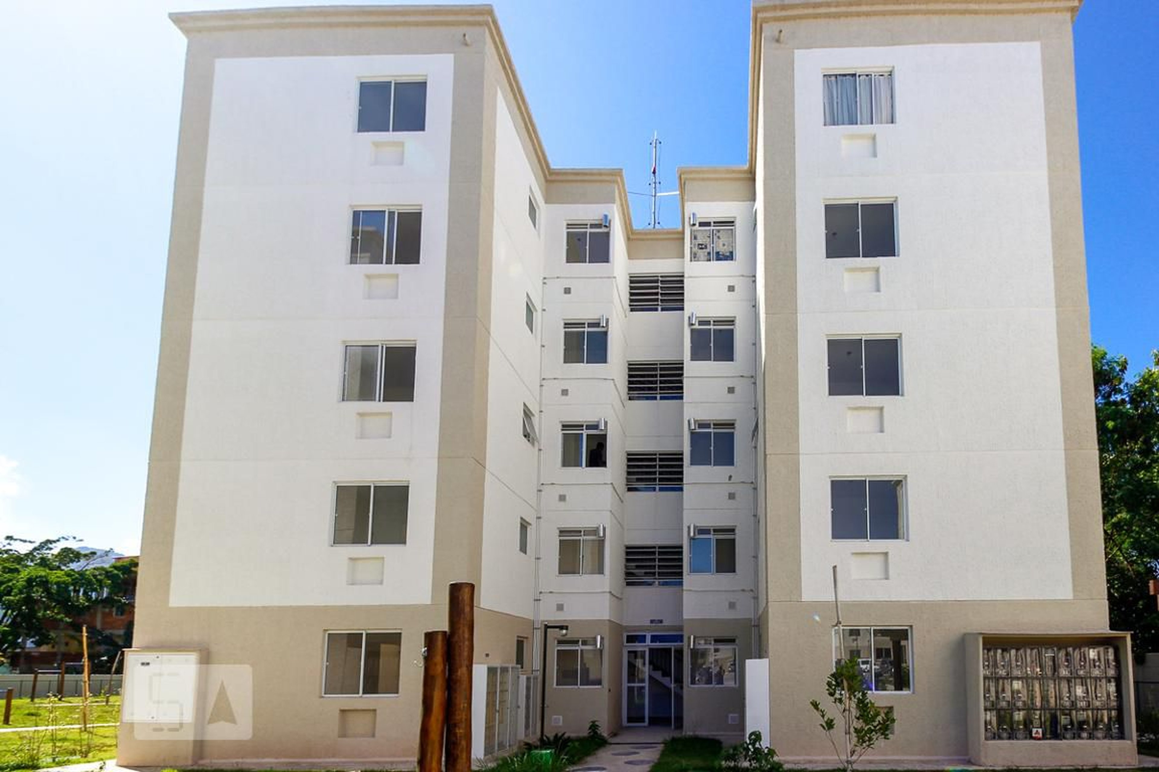 Fachada Condomínio em Rua Monica Moerbeck, 811