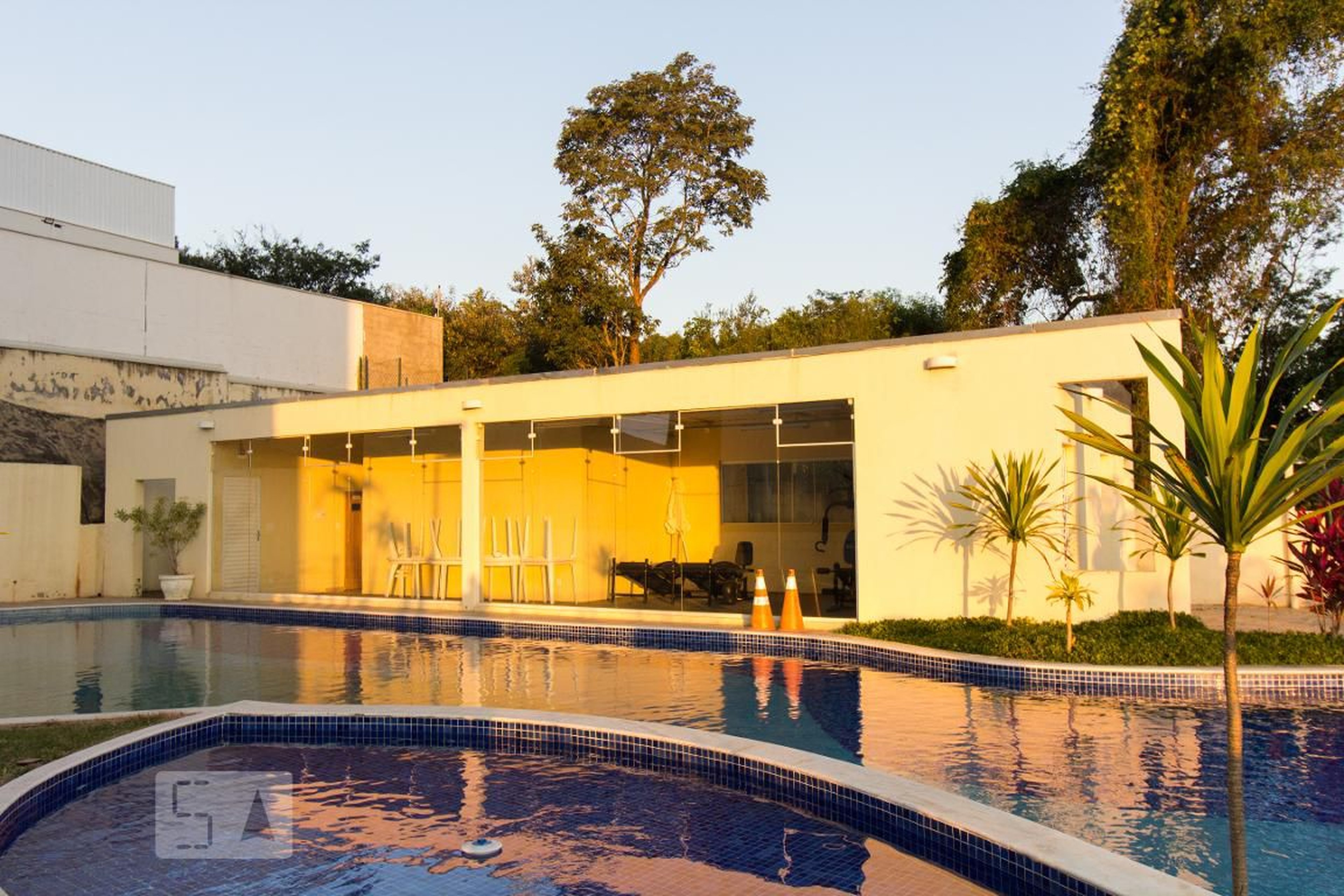 Academia - Easy Life