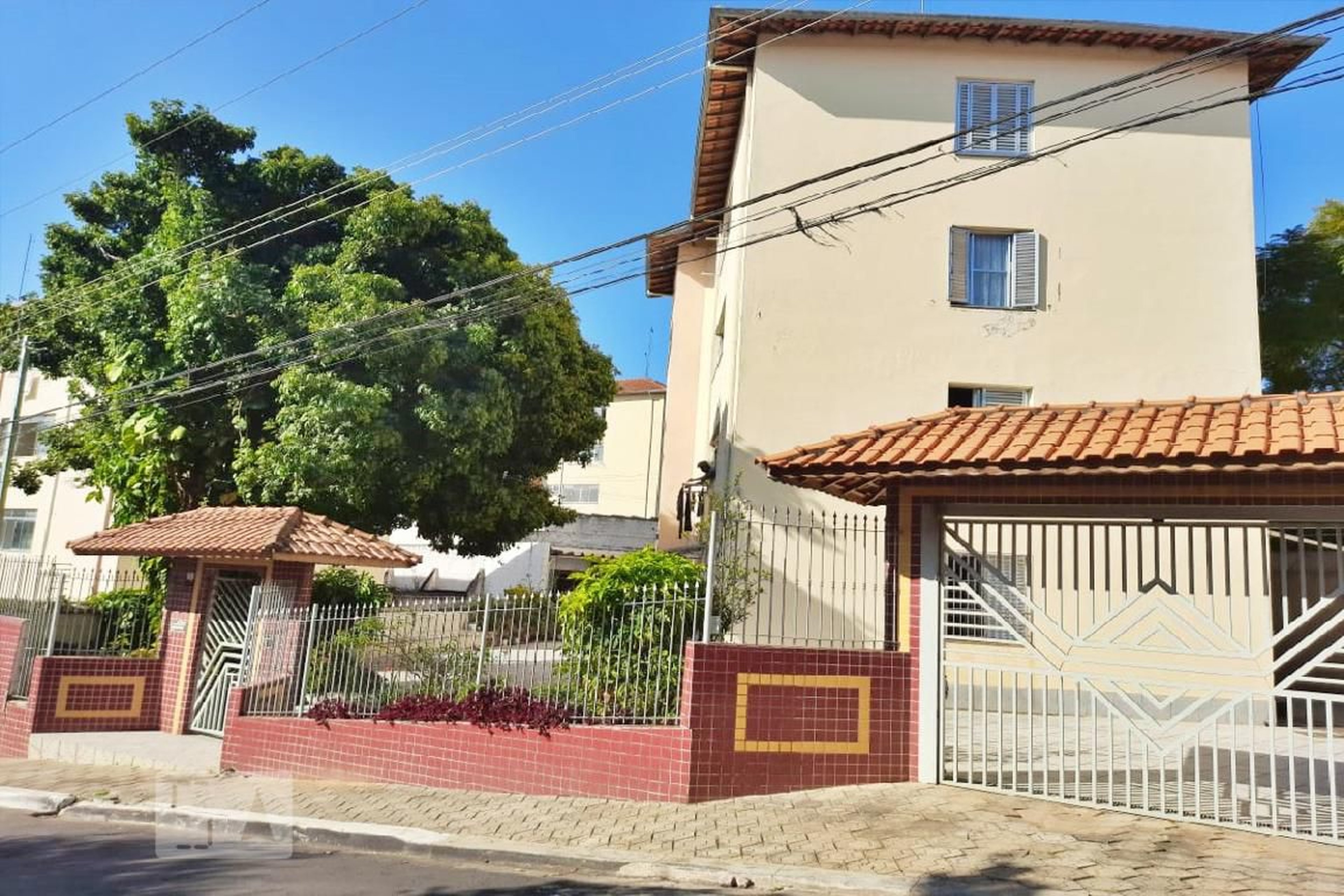 Fachada Condomínio em Rua Zeni Azevedo Cordeiro, 54