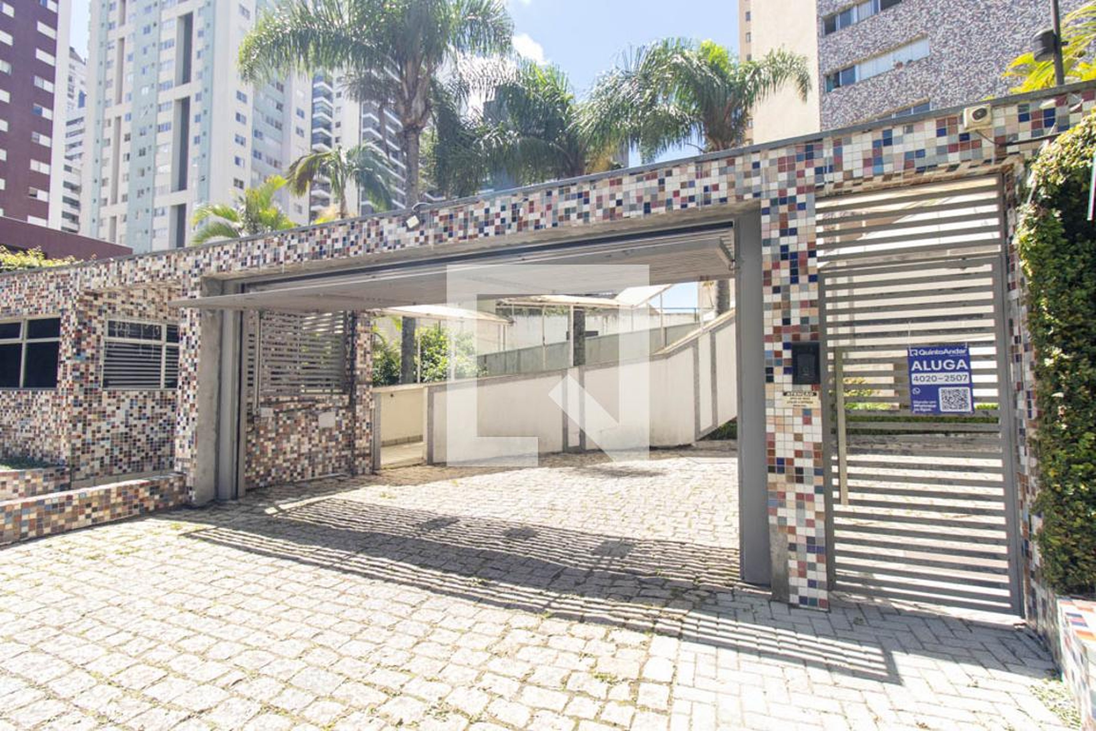 Fachada do Condomínio Edifício Torre do Lago