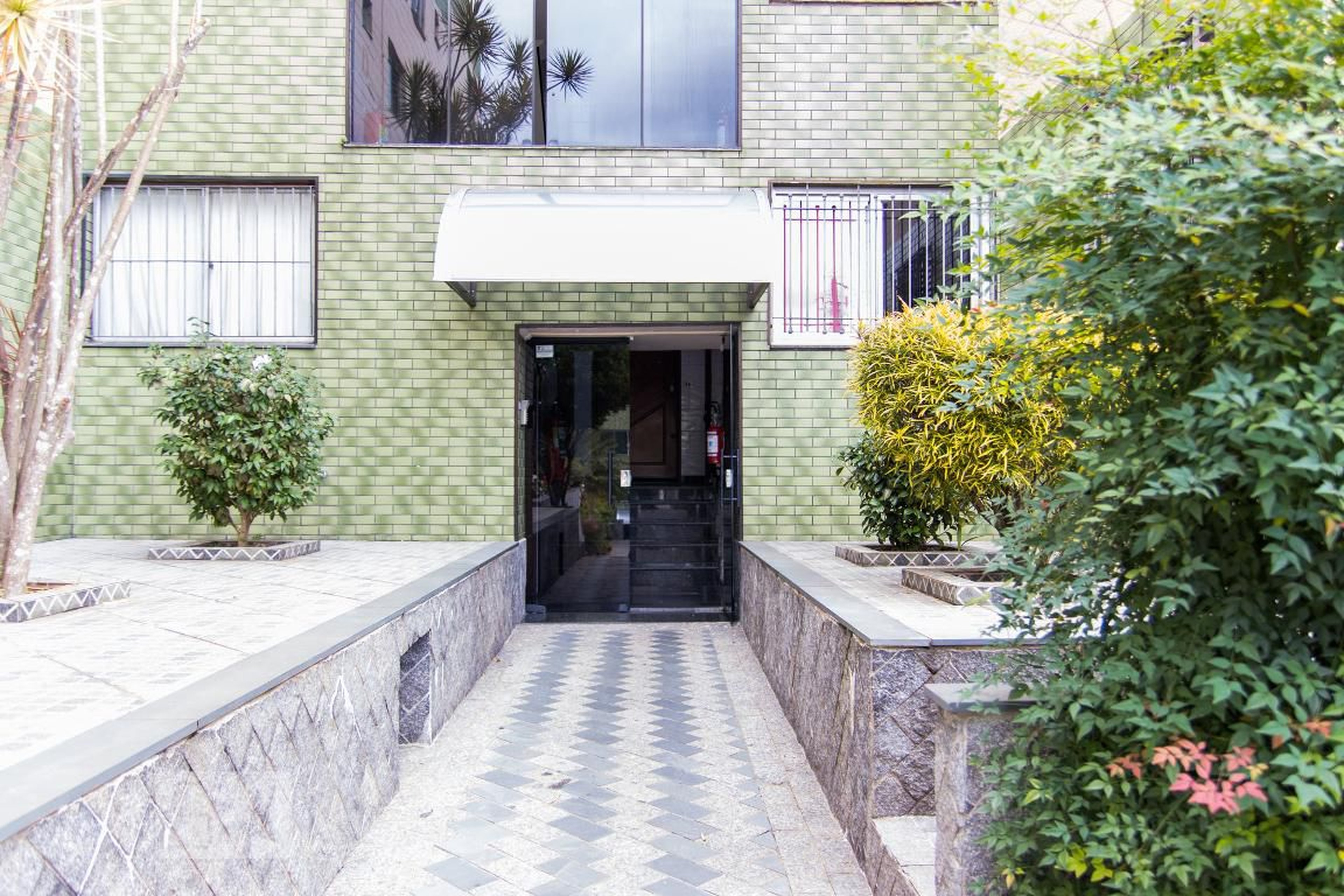 Entrada Condomínio em Rua Antônio Seixas Leite Ribeiro, 181