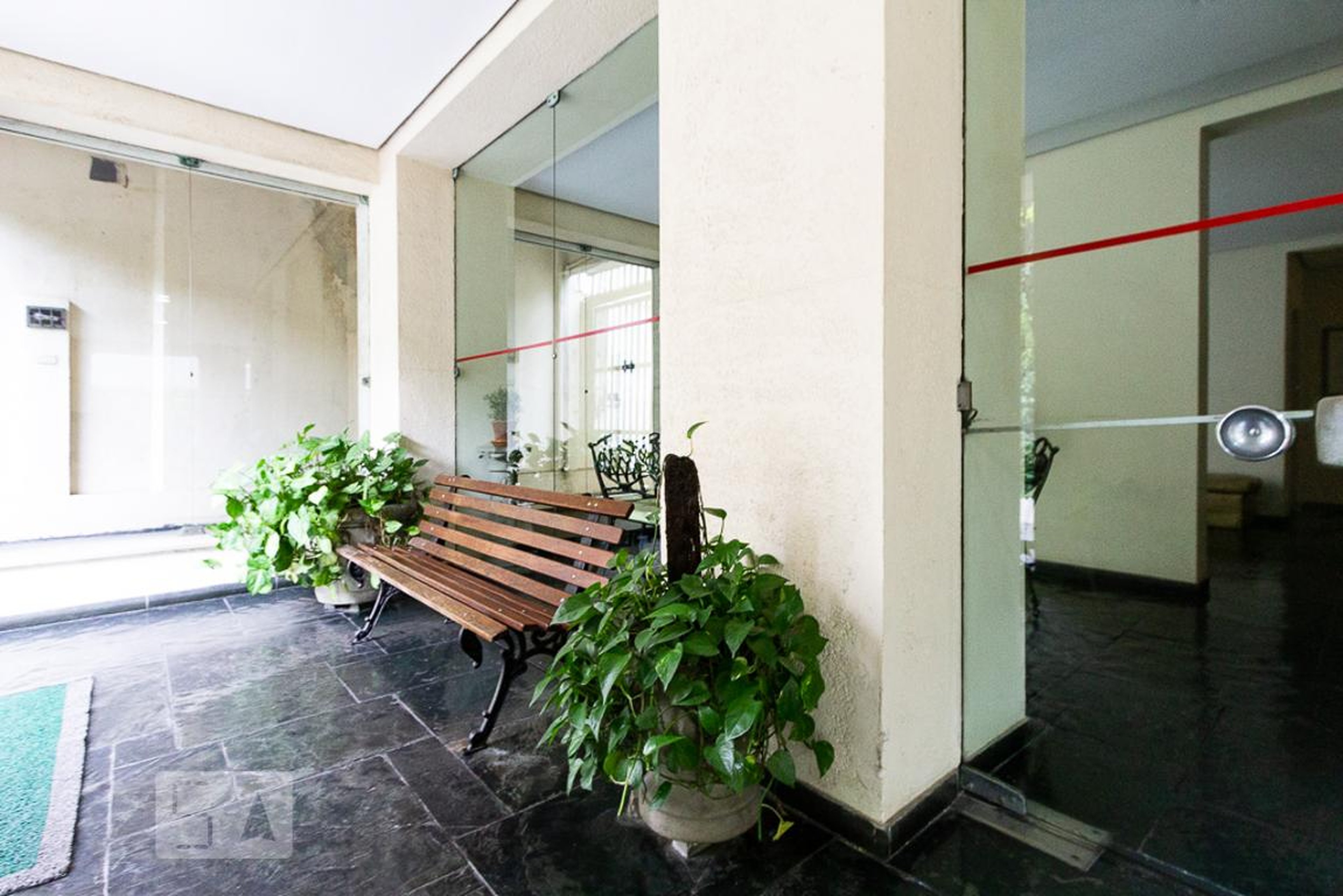 Hall - Mont Parnasse