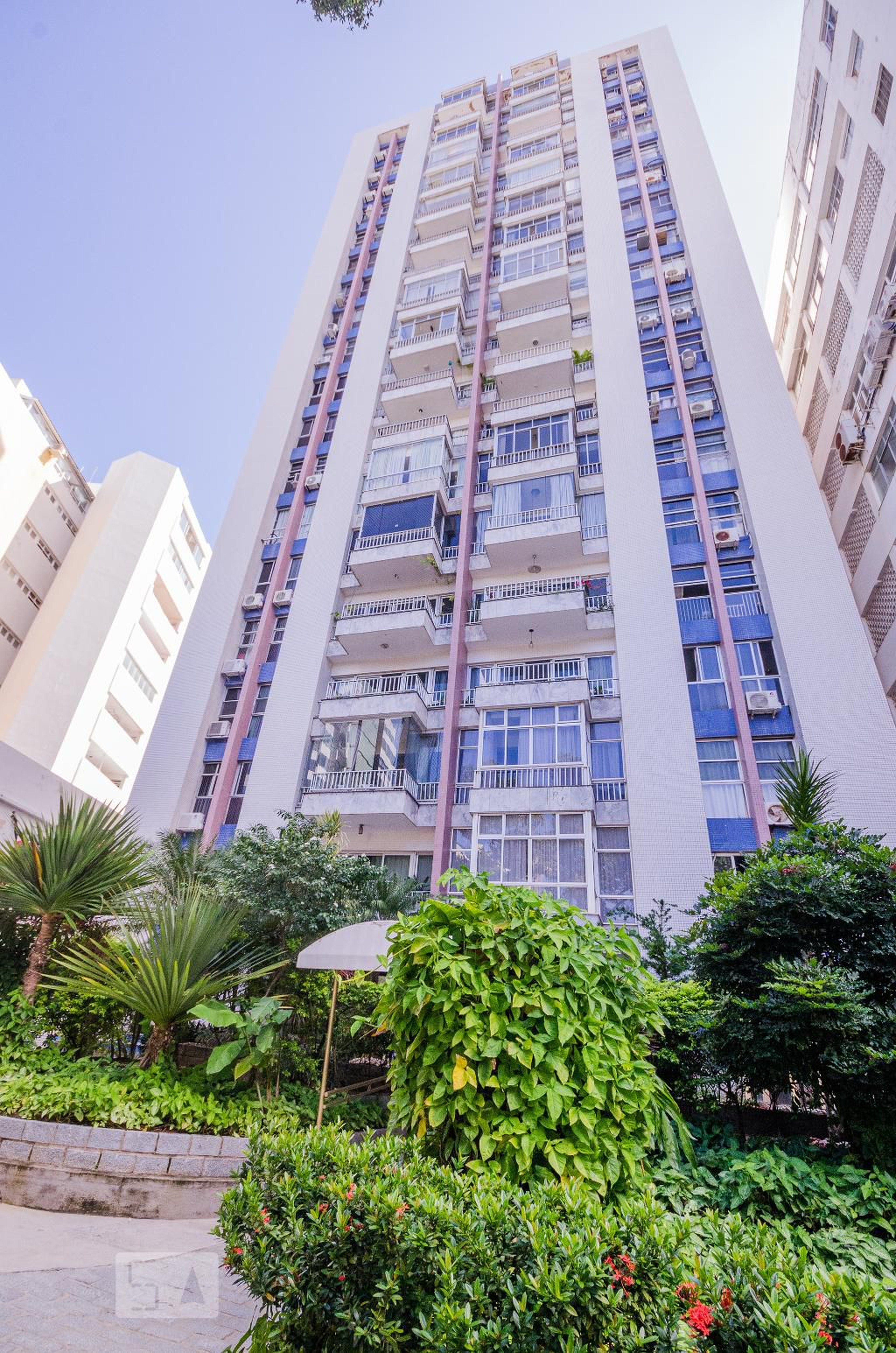 Fachada do Condomínio Condomínio Plínio Guerreiro