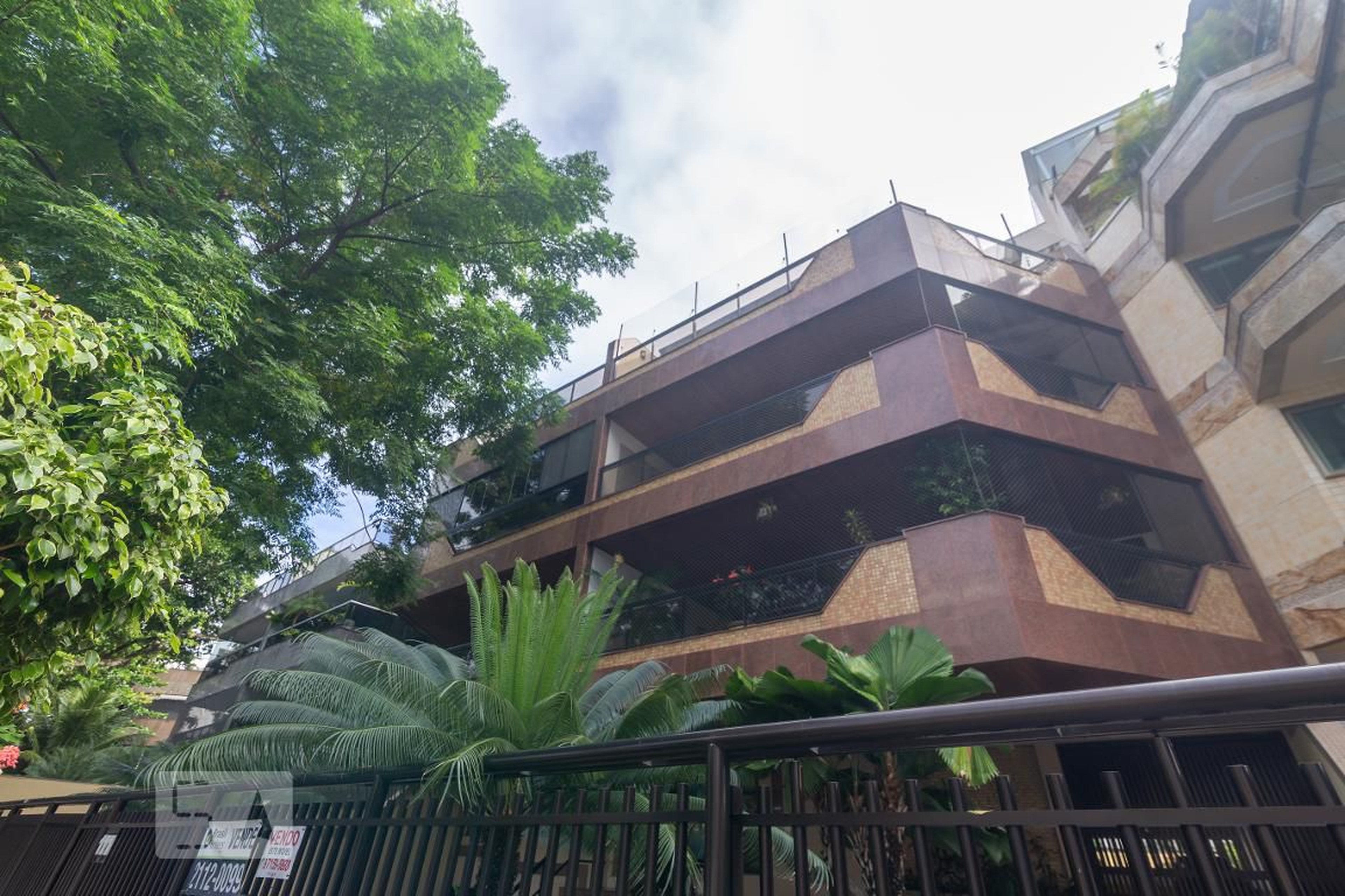 Fachada Condomínio em Rua Clóvis Salgado, 111