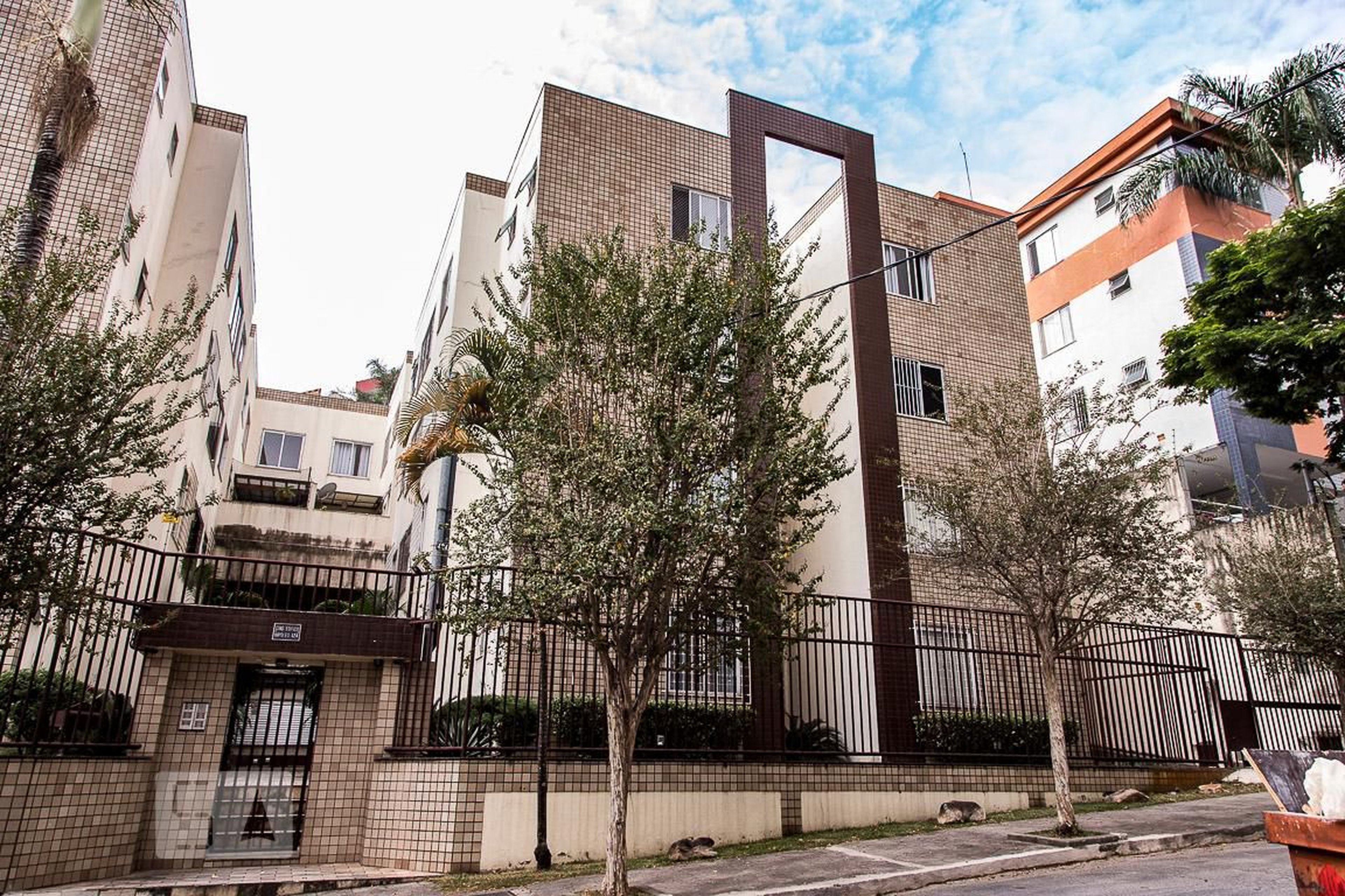 Fachada Condomínio em Rua Alsácia, 124