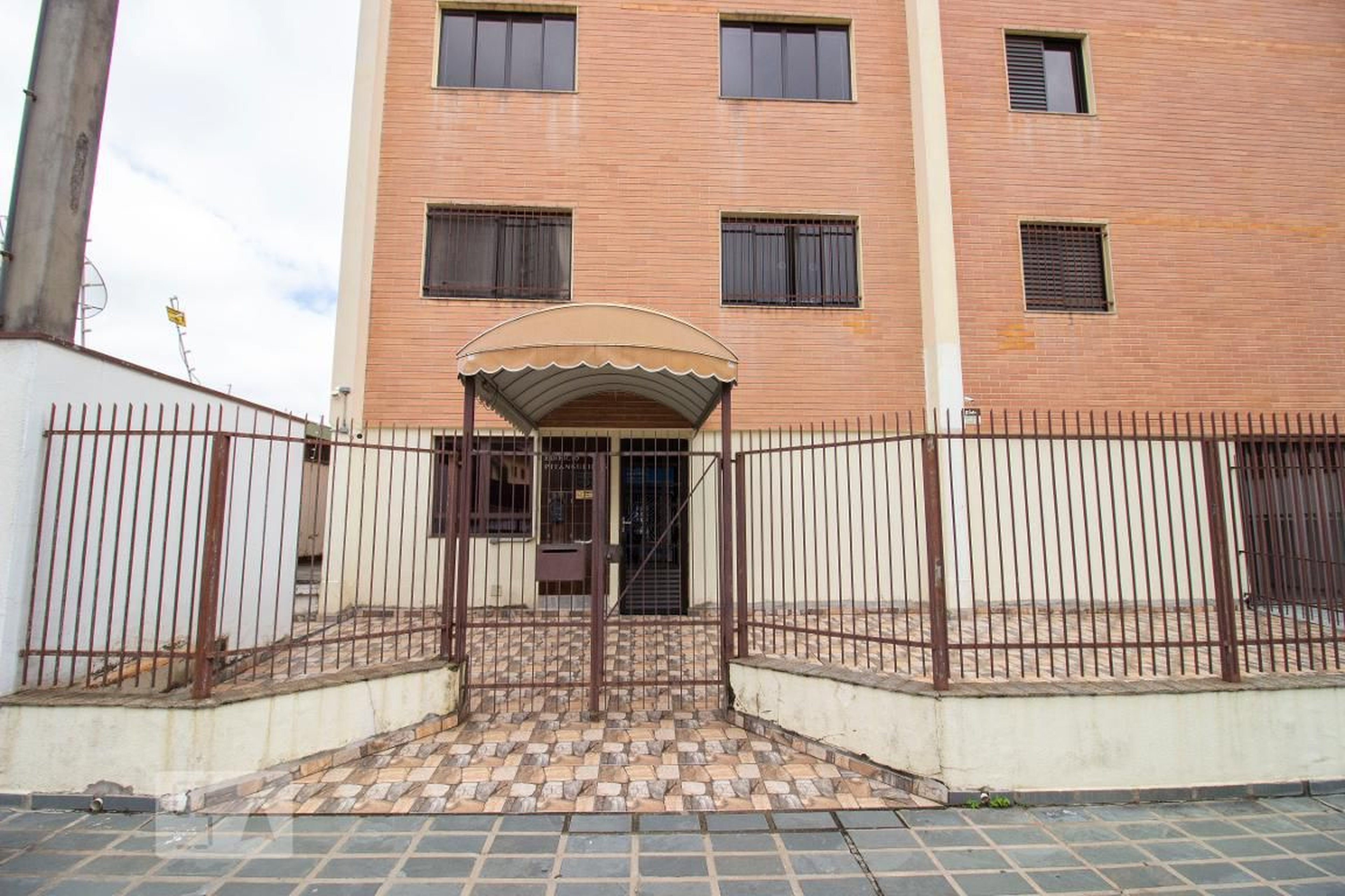 Fachada do Condomínio Edifício Pitangueiras