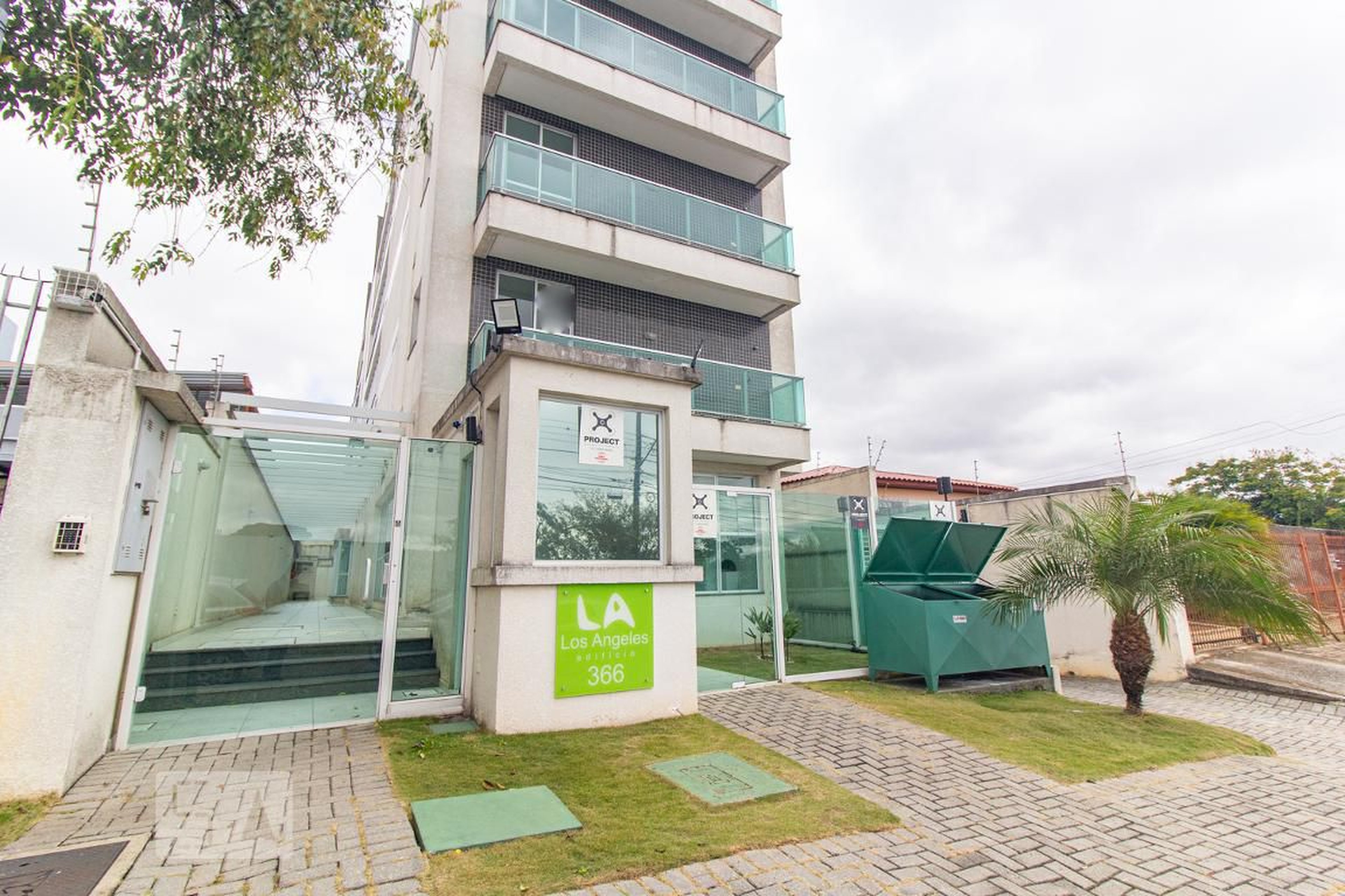 Fachada do Condomínio Edifício Los Angeles