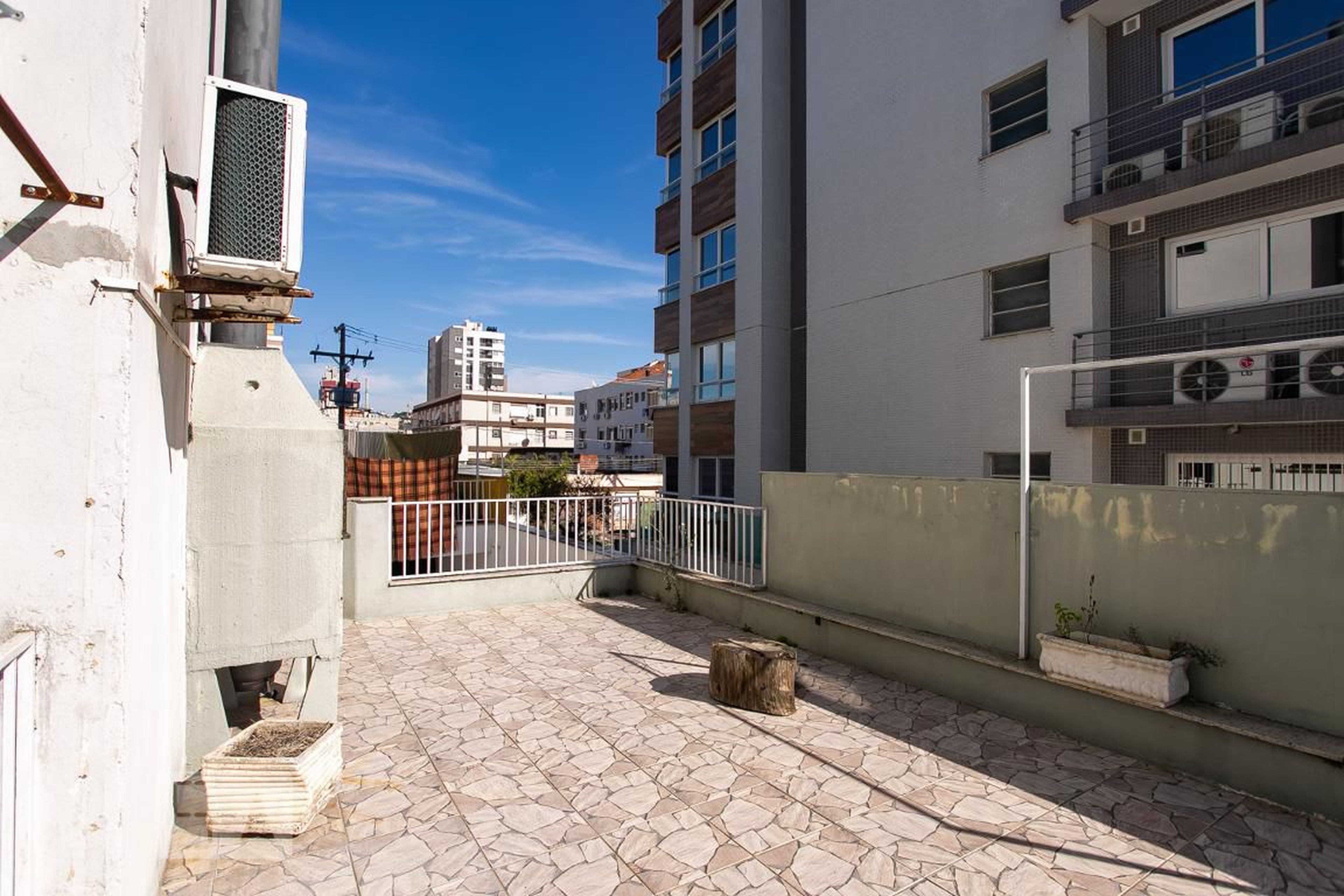 Área Externa - Cedro do Libano