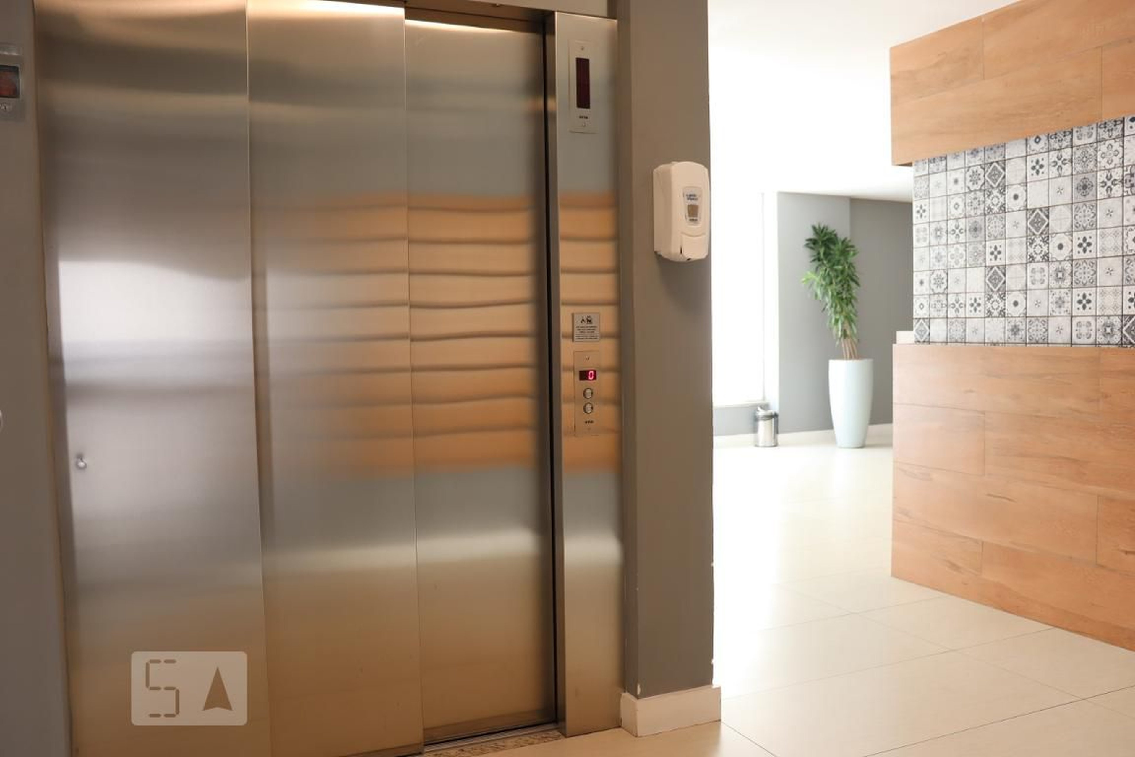 Elevador - Village Royal