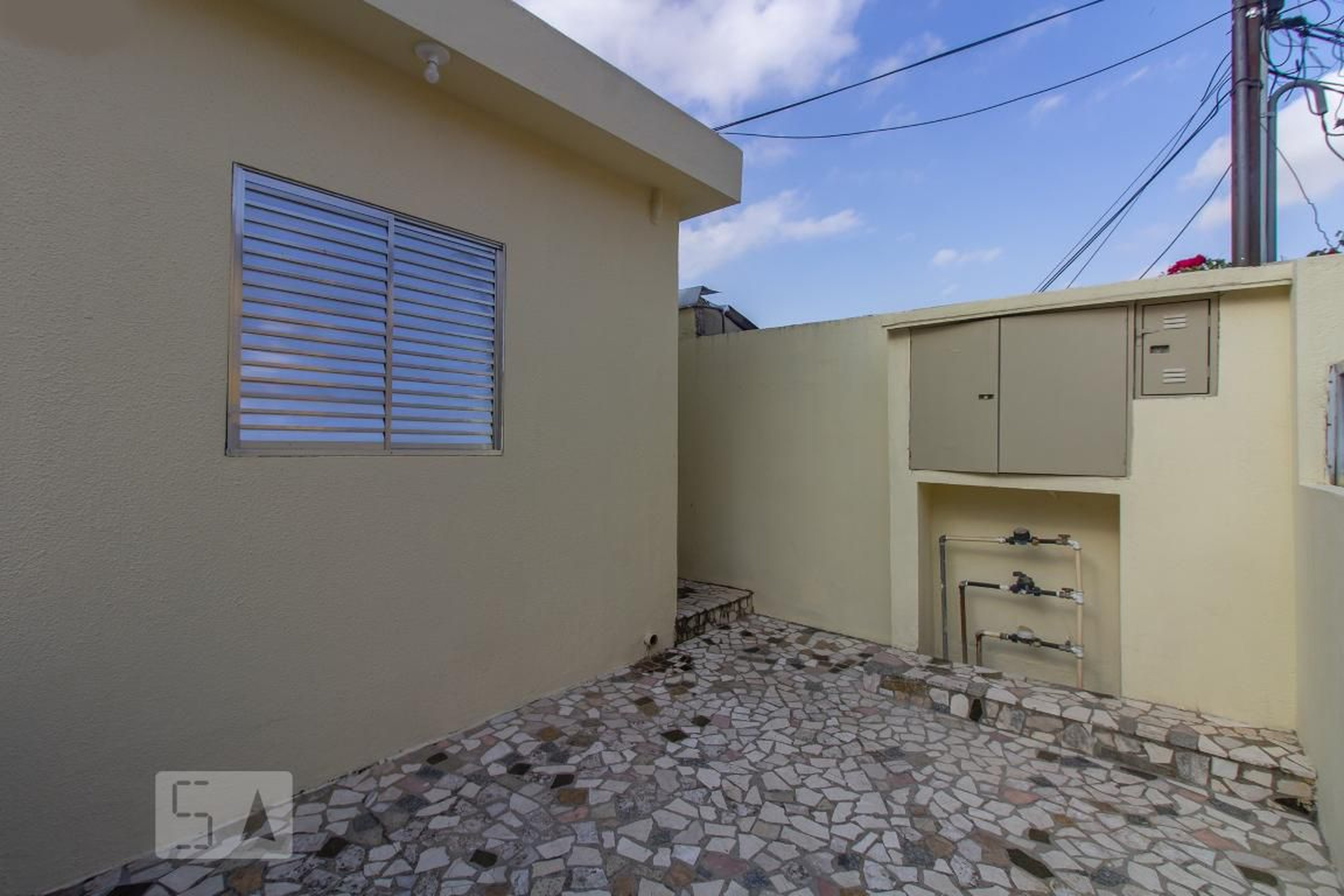 Fachada Condomínio em Rua Primeira Cruz, 295