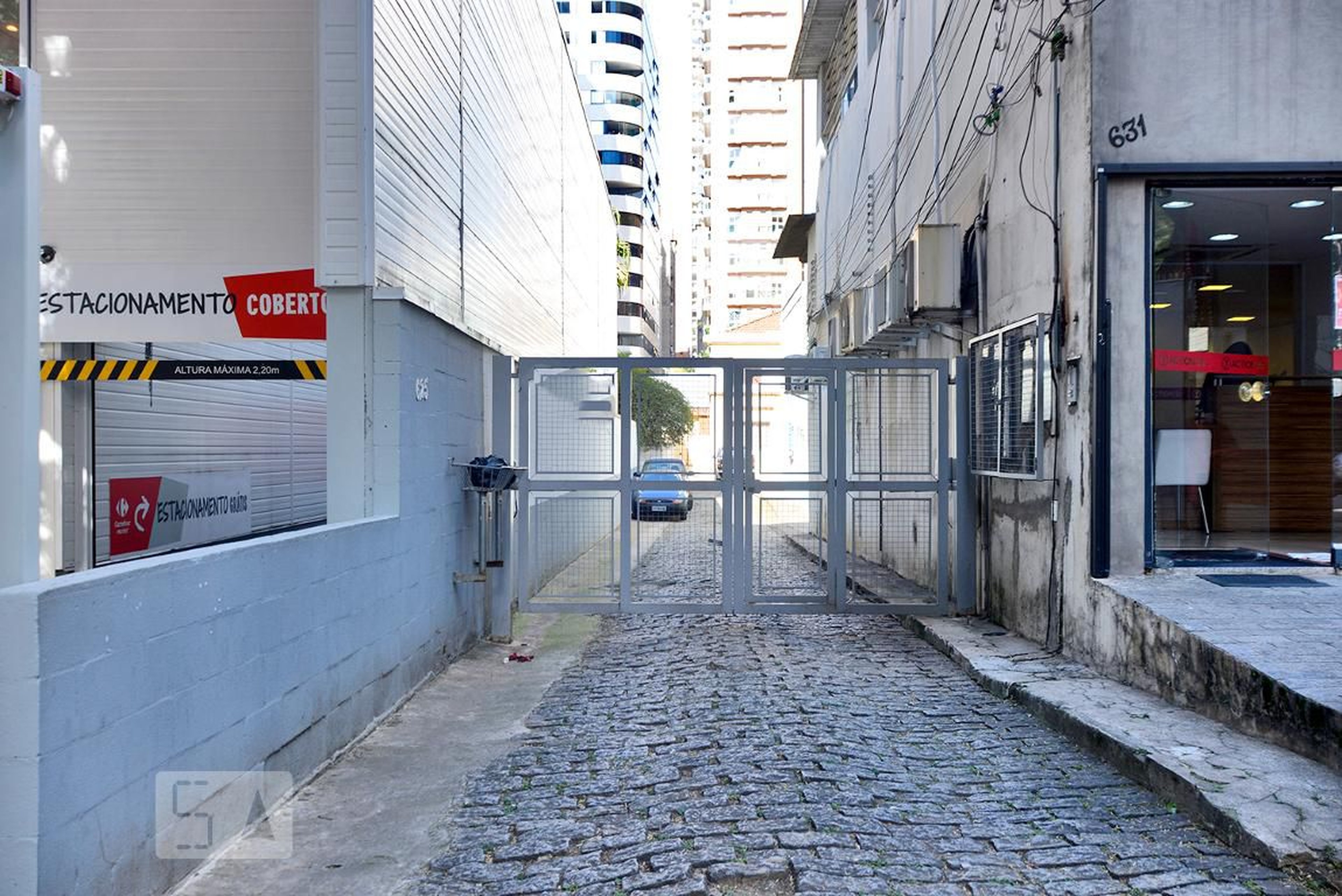 Fachada Condomínio em Rua Monte Alegre, 625