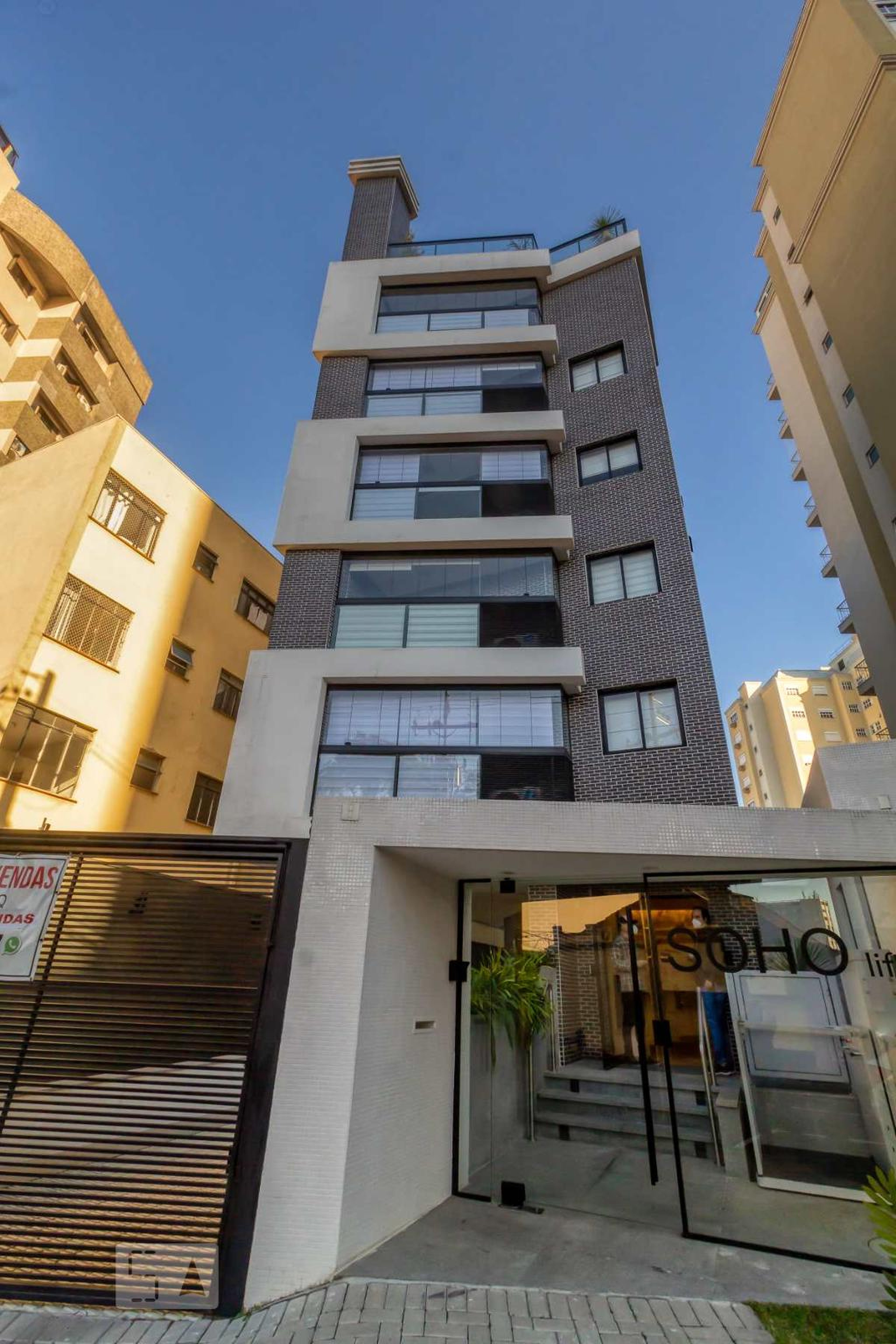 Fachada Condomínio em Alameda Júlia da Costa, 911