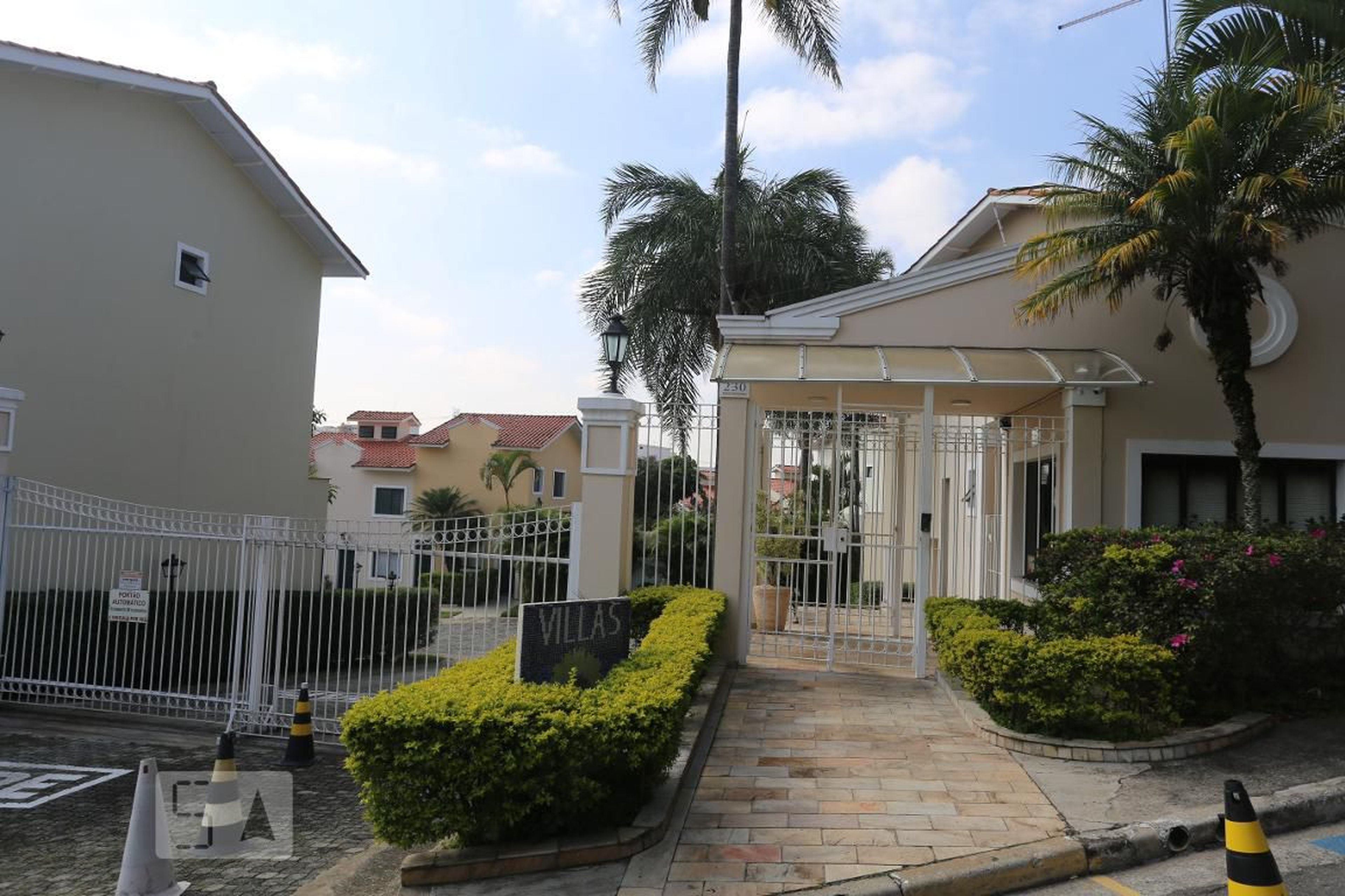 Fachada do Condomínio Condomínio Villas III