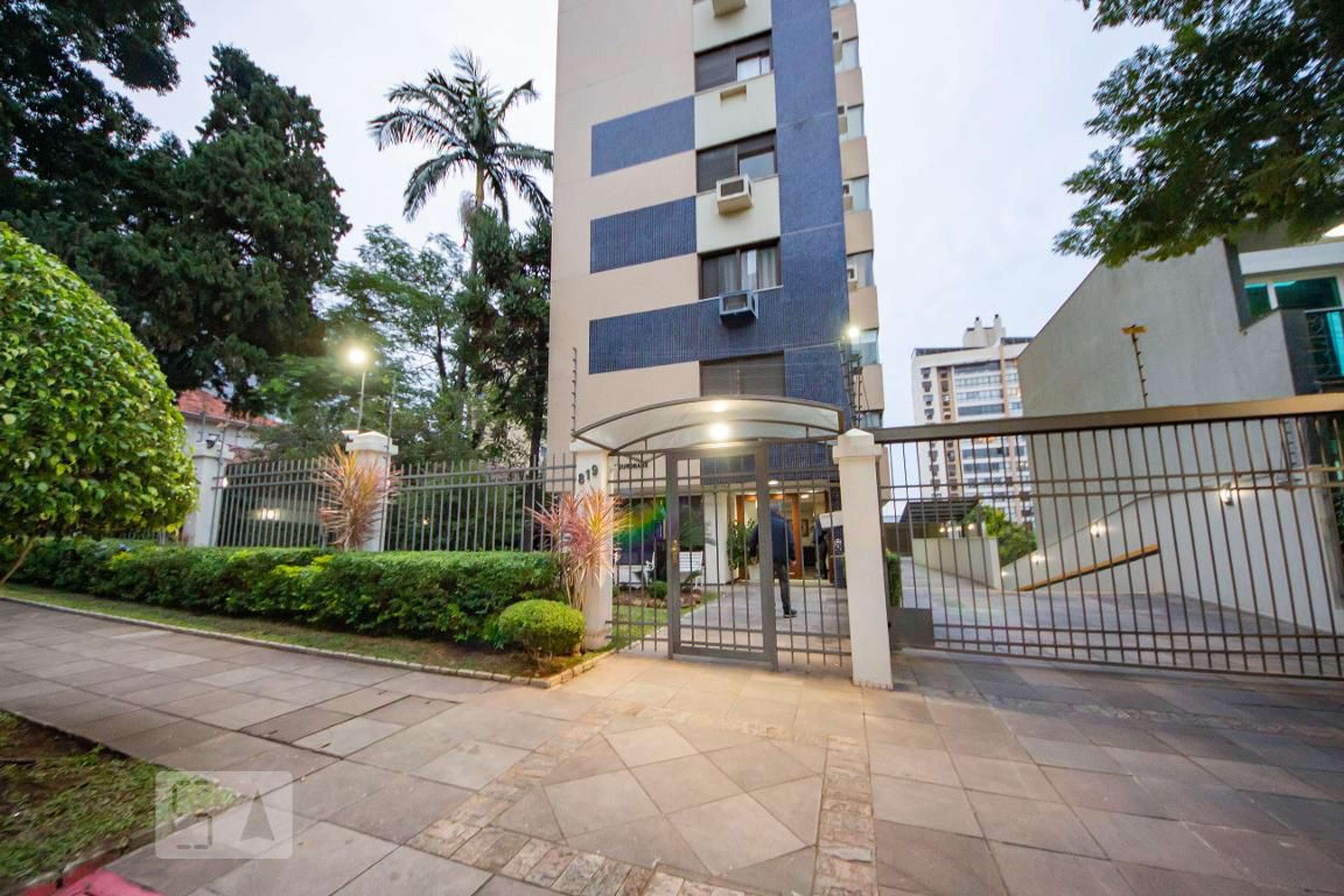 Fachada do Condomínio Edifício Ville de Bourdeaux