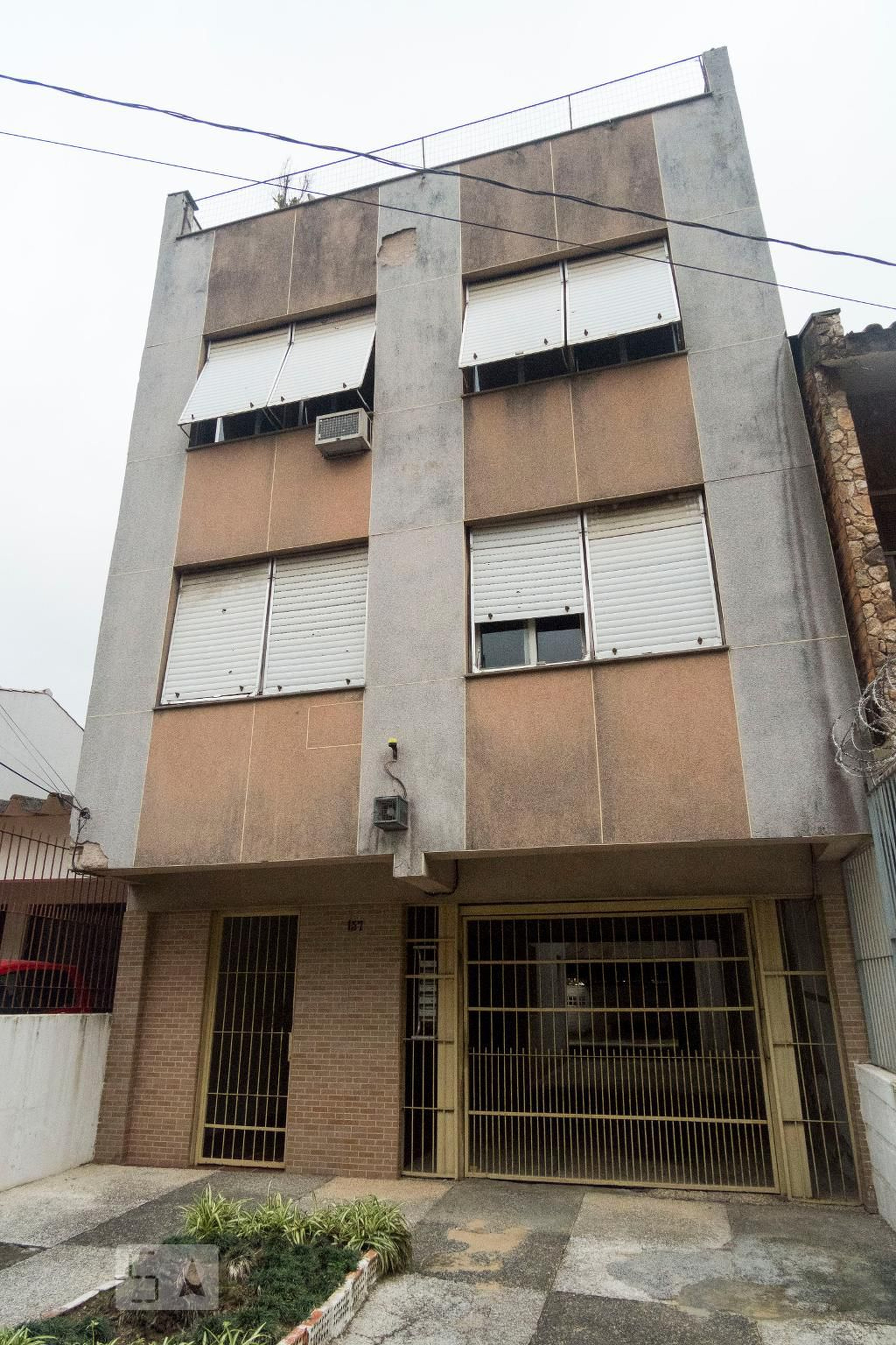 Fachada Condomínio em Rua Ângelo Barcelos, 157