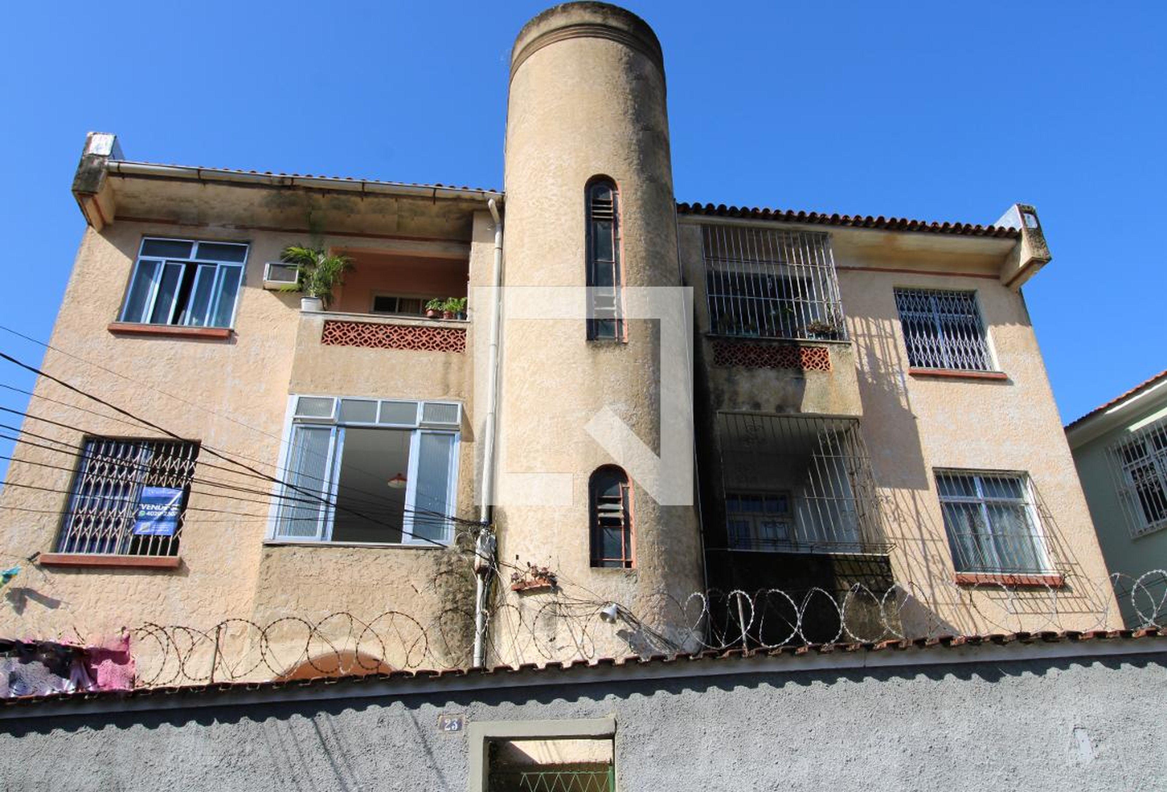 Fachada Condomínio em Rua Soares, 23