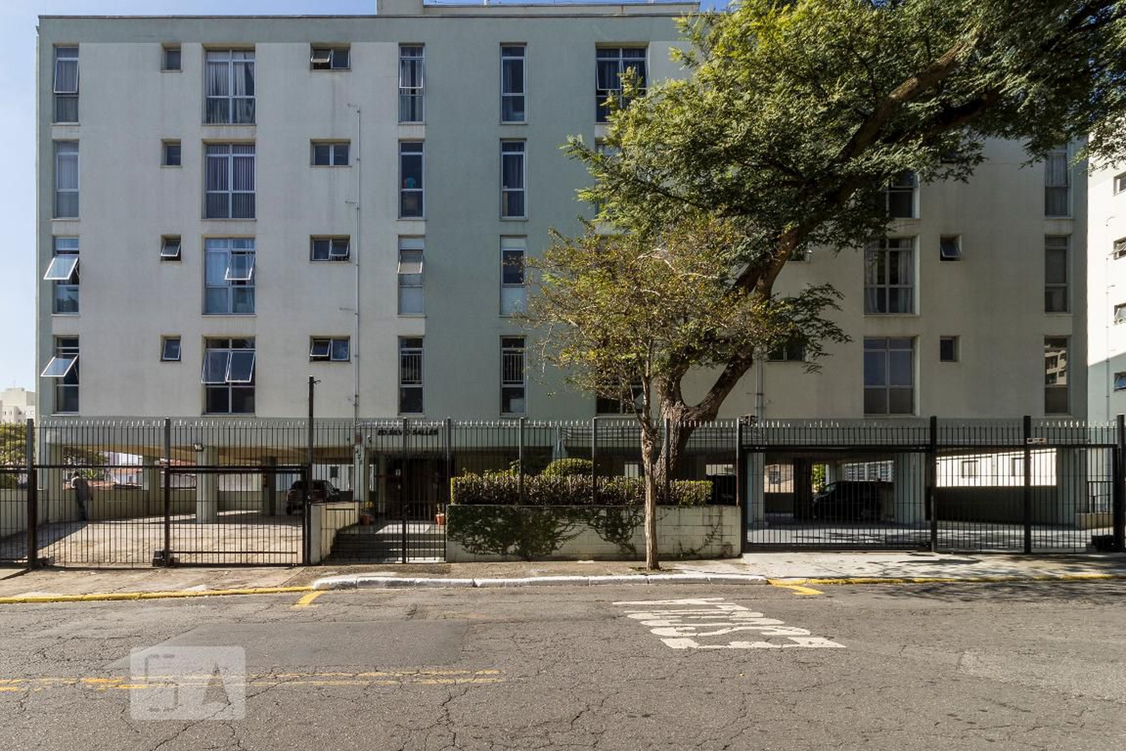 Fachada Condomínio em Rua Atos Damasceno, 44