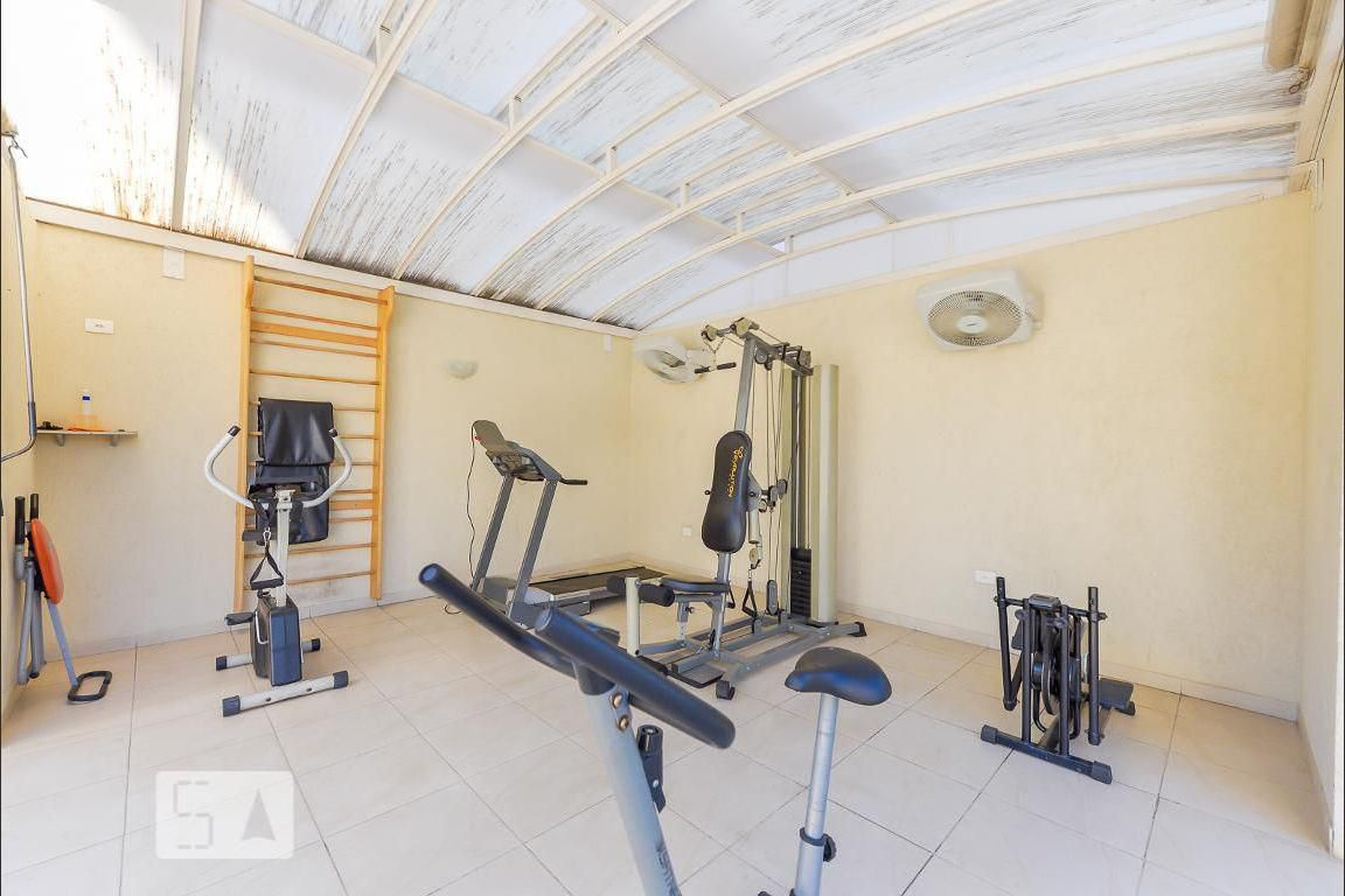 Academia - Luis Miguel