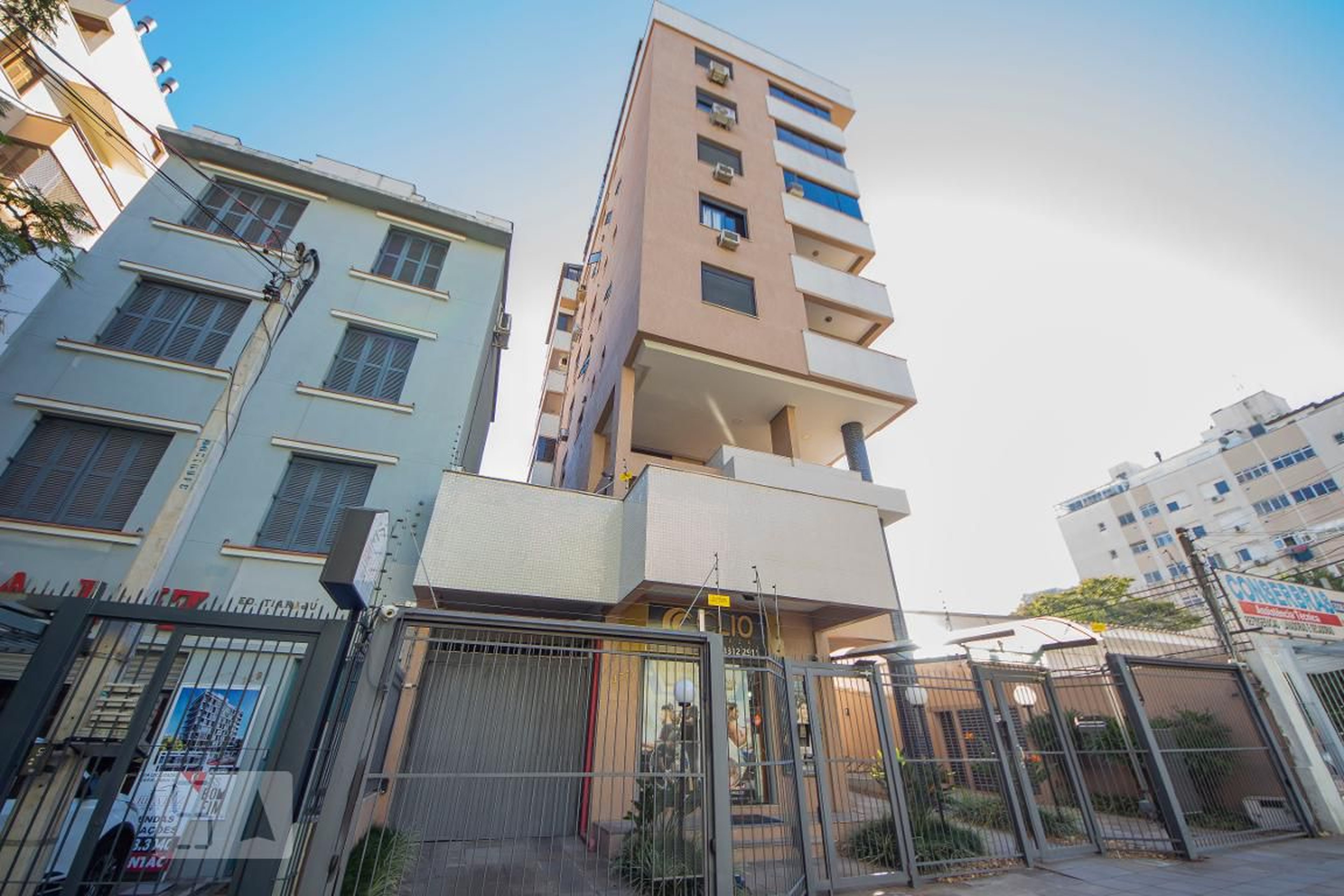 Fachada do Condomínio Condomínio em Rua Garibaldi, 1171