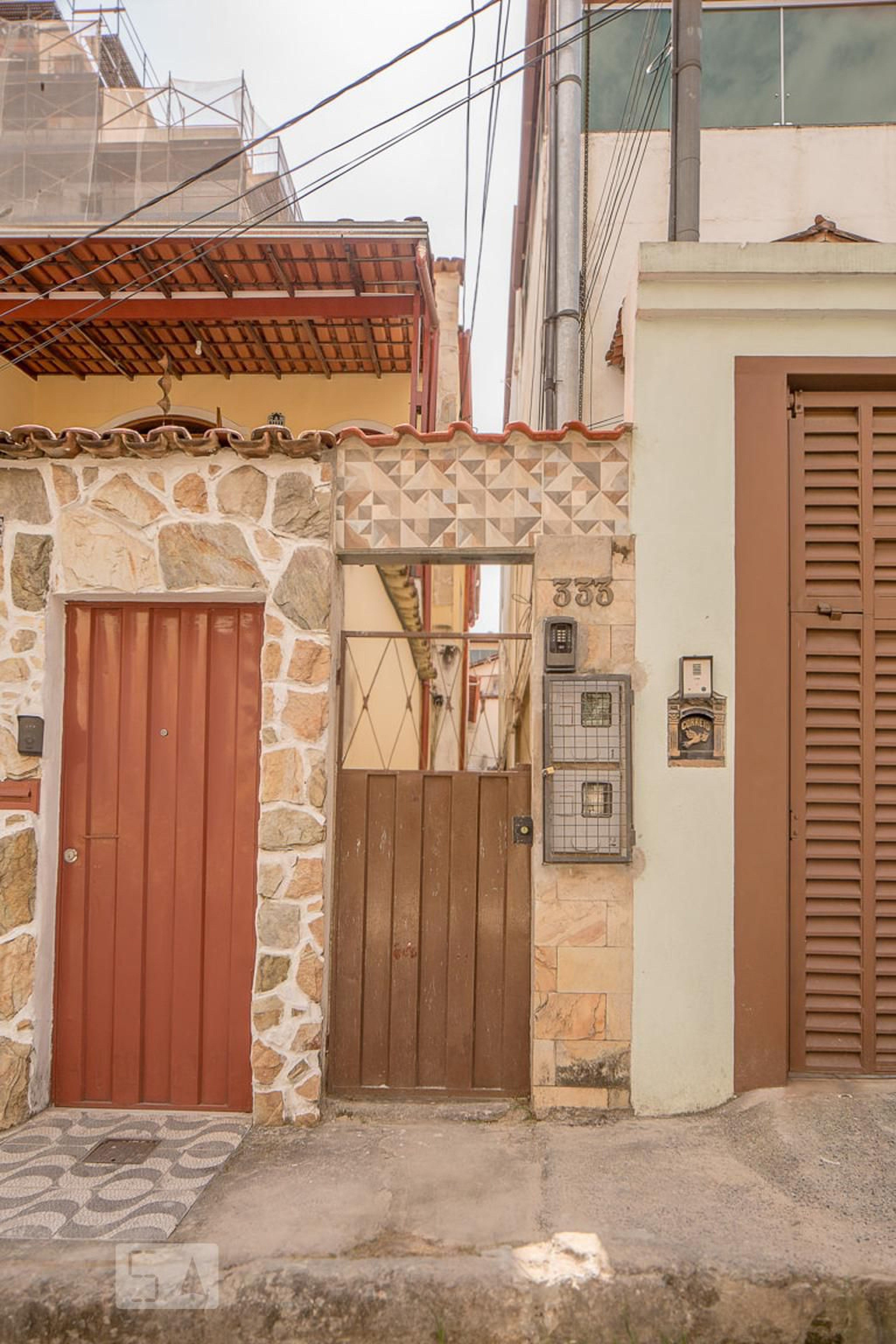 Fachada Condomínio em Rua Célia de Sousa, 333