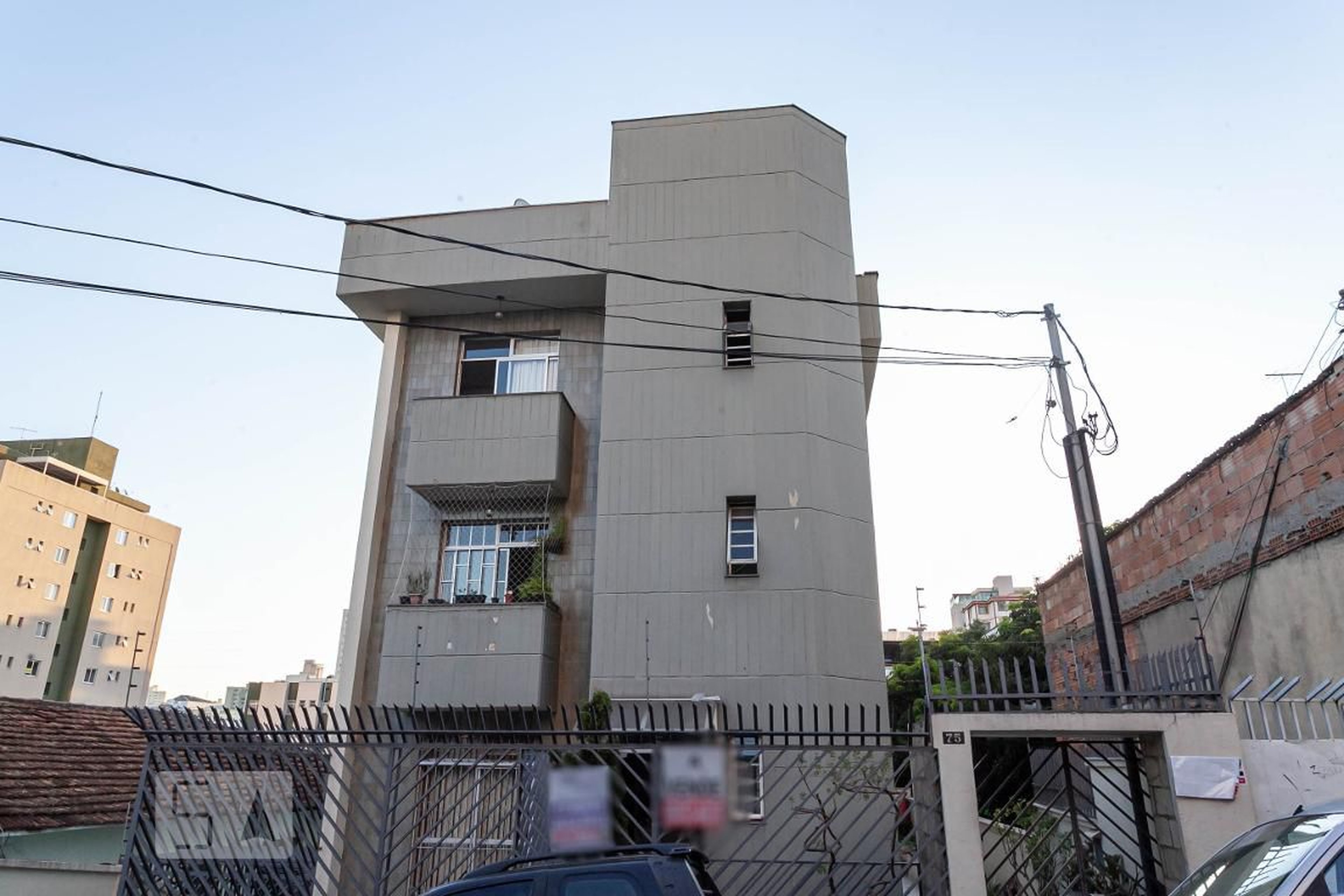 Fachada do Prédio Condomínio em Rua Barão de Cocáis, 75