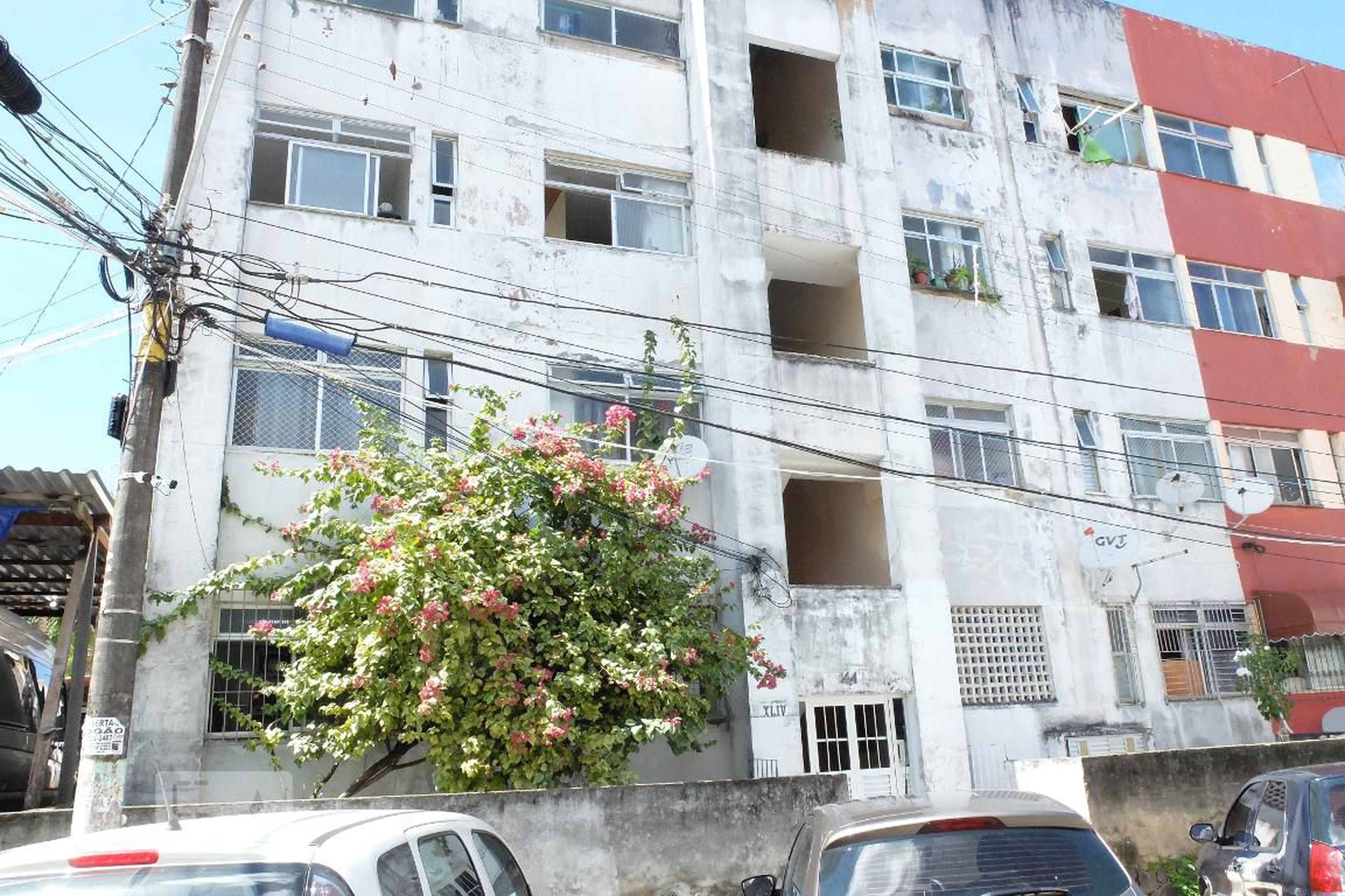 Fachada Condomínio em Rua Pacote, 75