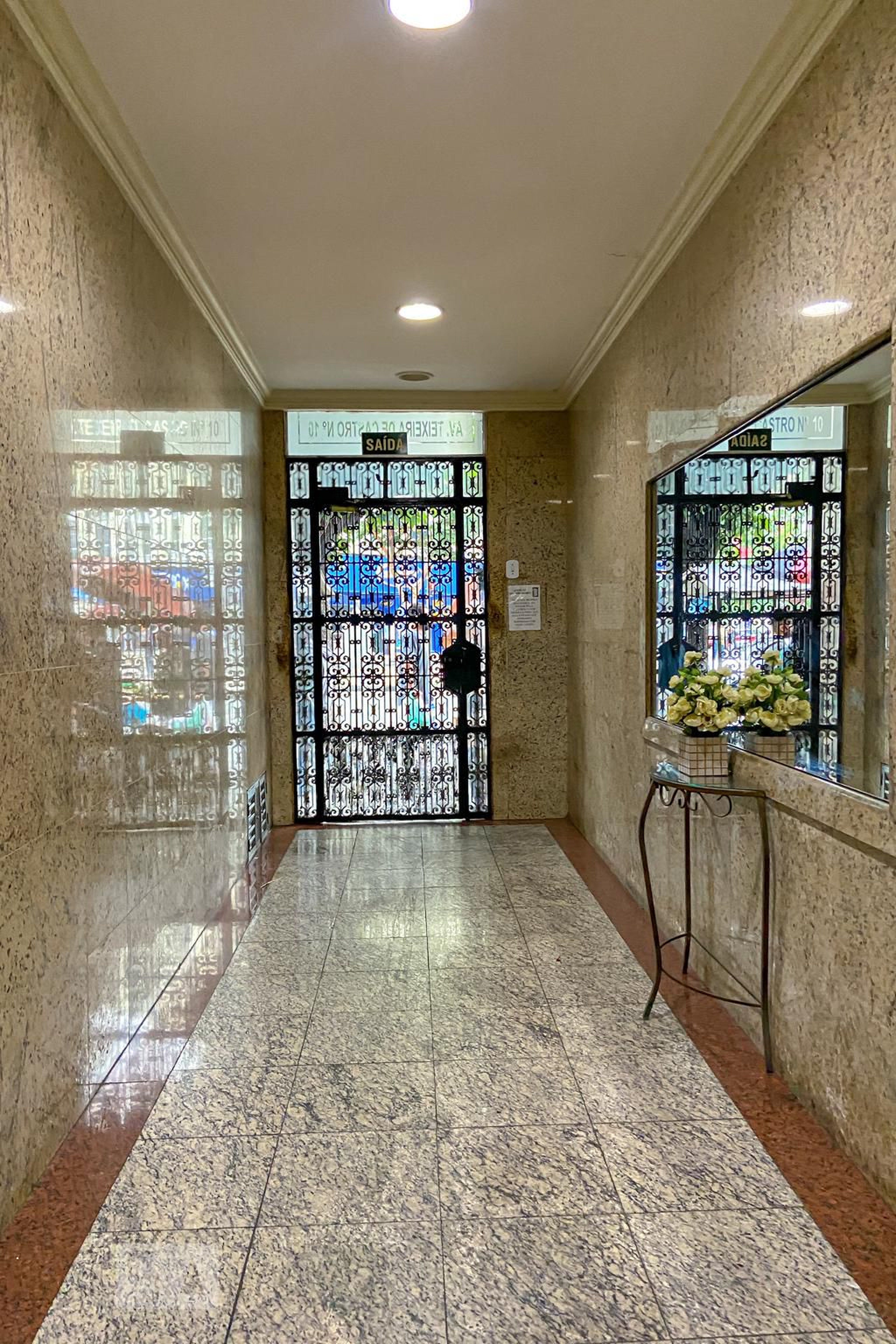 Entrada do Prédio - null