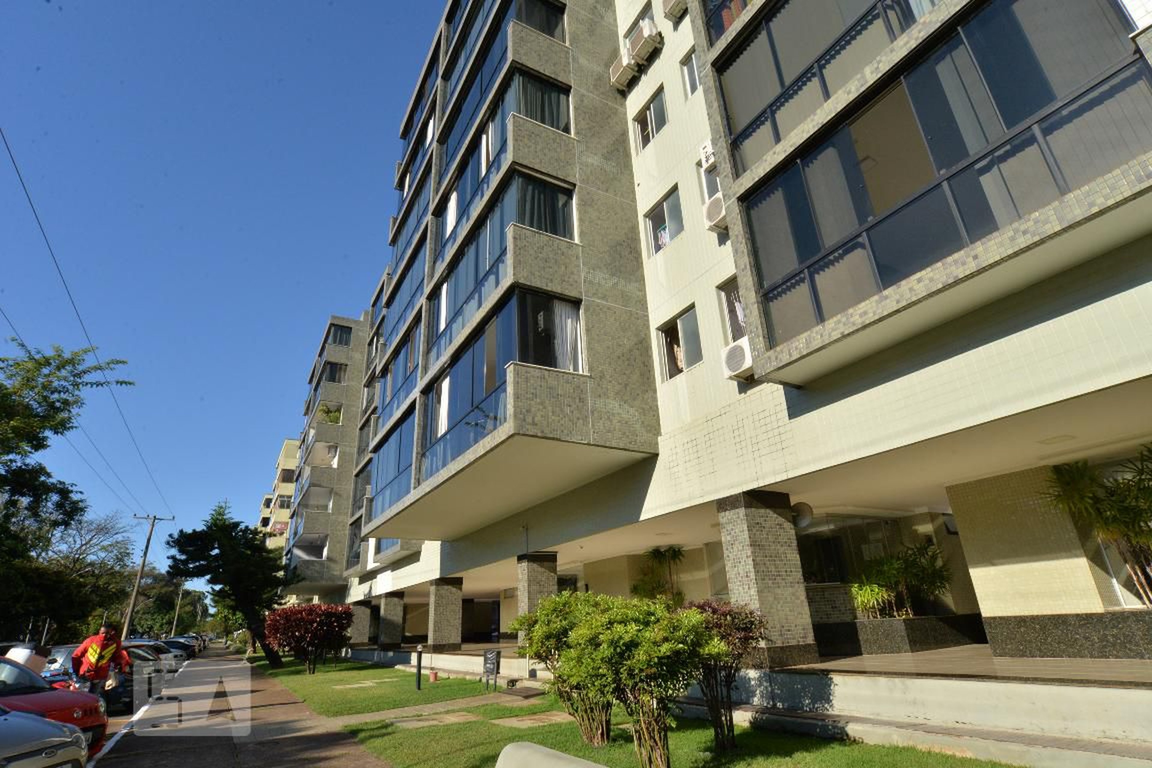 Fachada Condomínio em Sqn 210 Bloco B, Apto 220