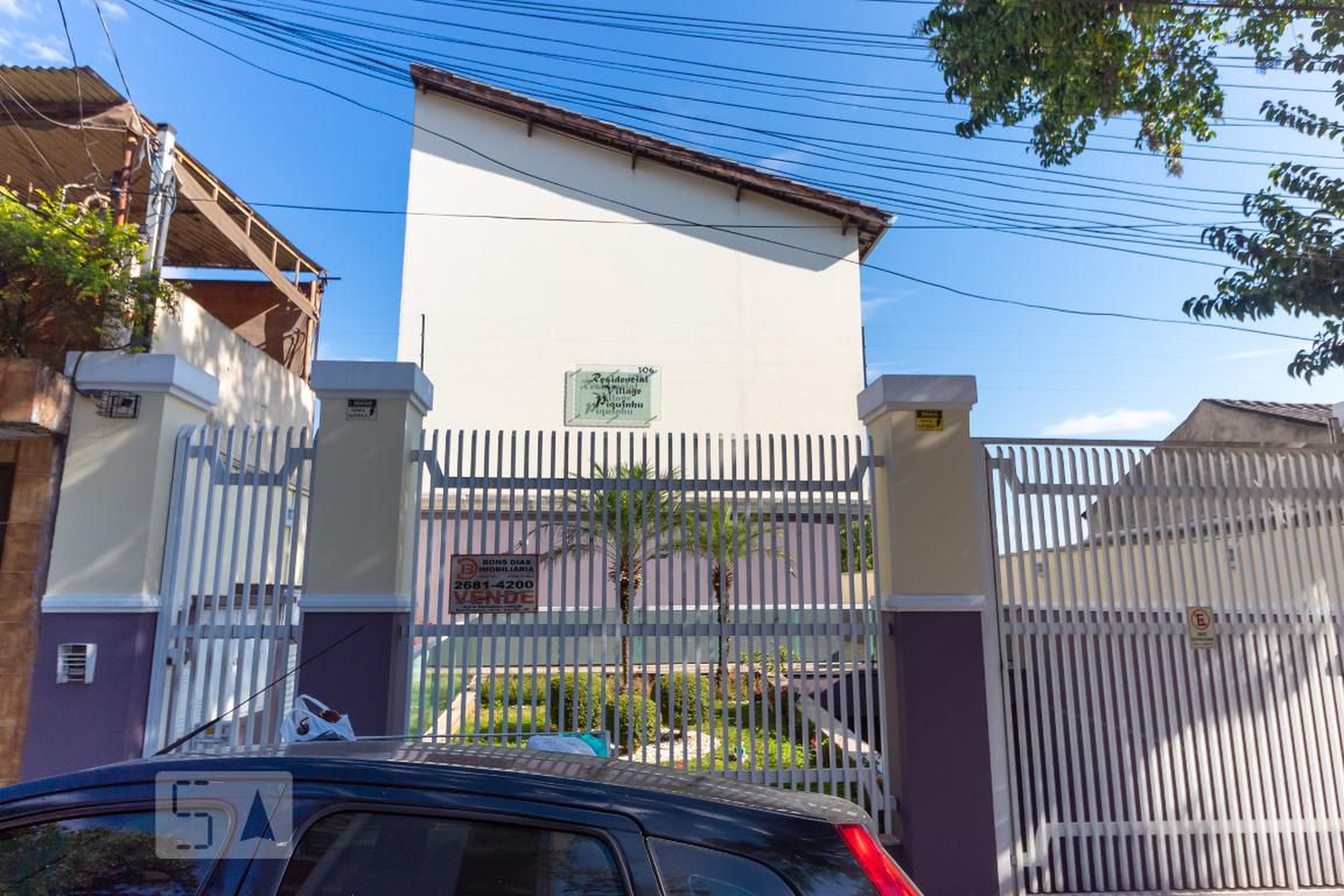 Fachada Condomínio em Rua Piquinhu, 306