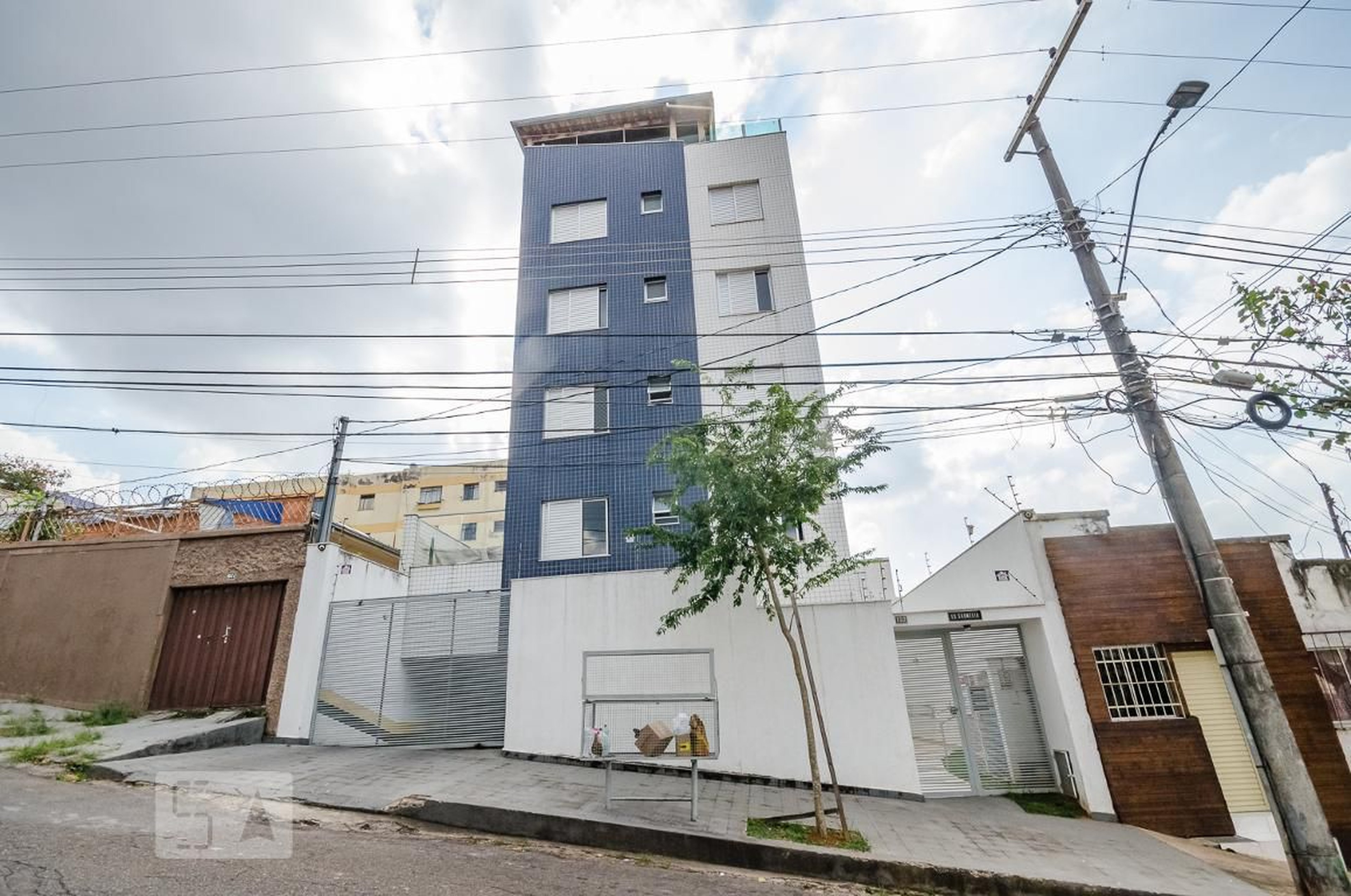 Fachada Condomínio em Rua Ômega, 152