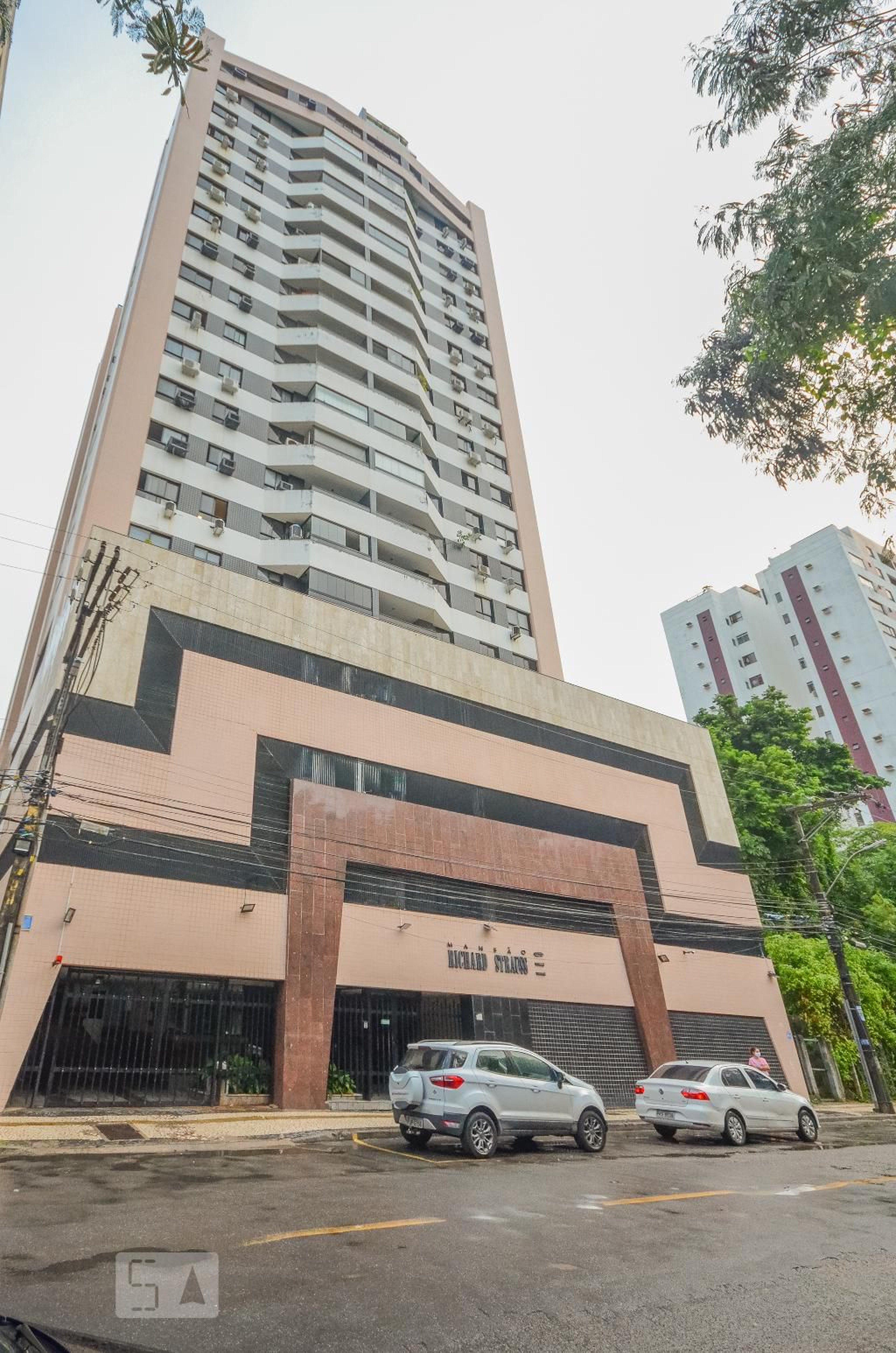 Fachada do Condomínio Condomínio Mansão Richard Strauss