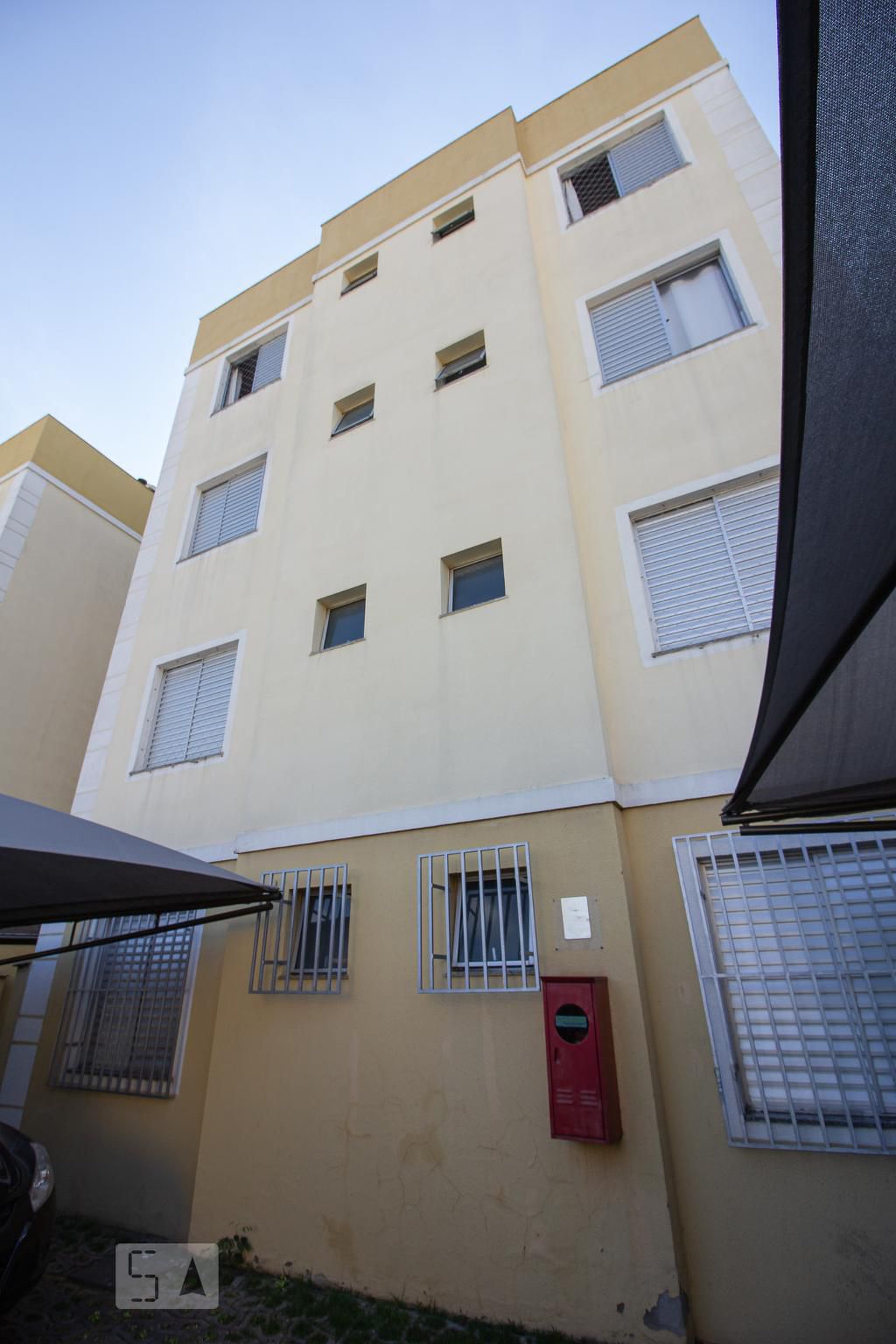 Fachada Condomínio em Rua Wiver Hernandes da Silva, 404