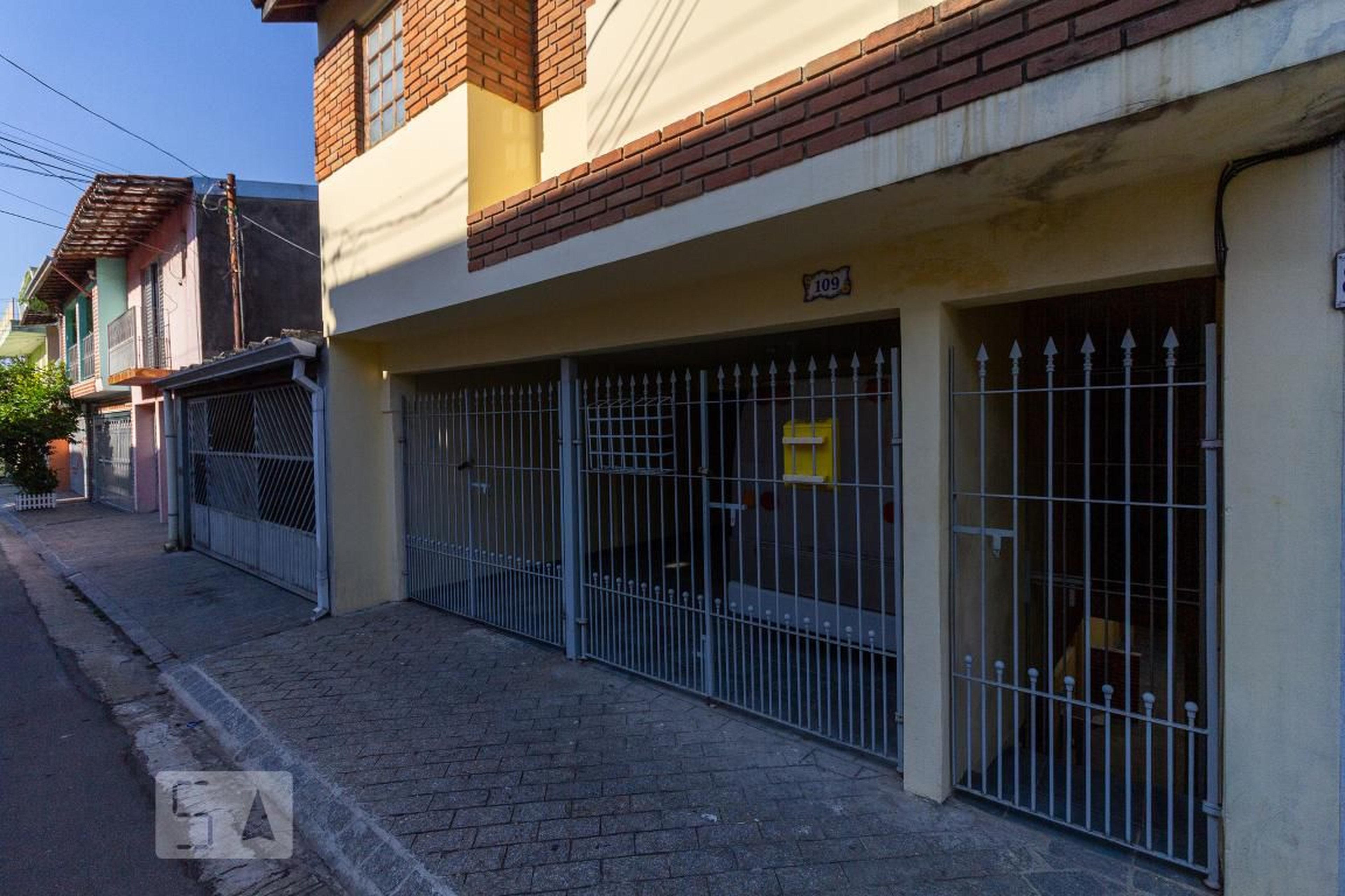 Fachada Condomínio em Rua Maria Delfina do Espírito Santo, 109