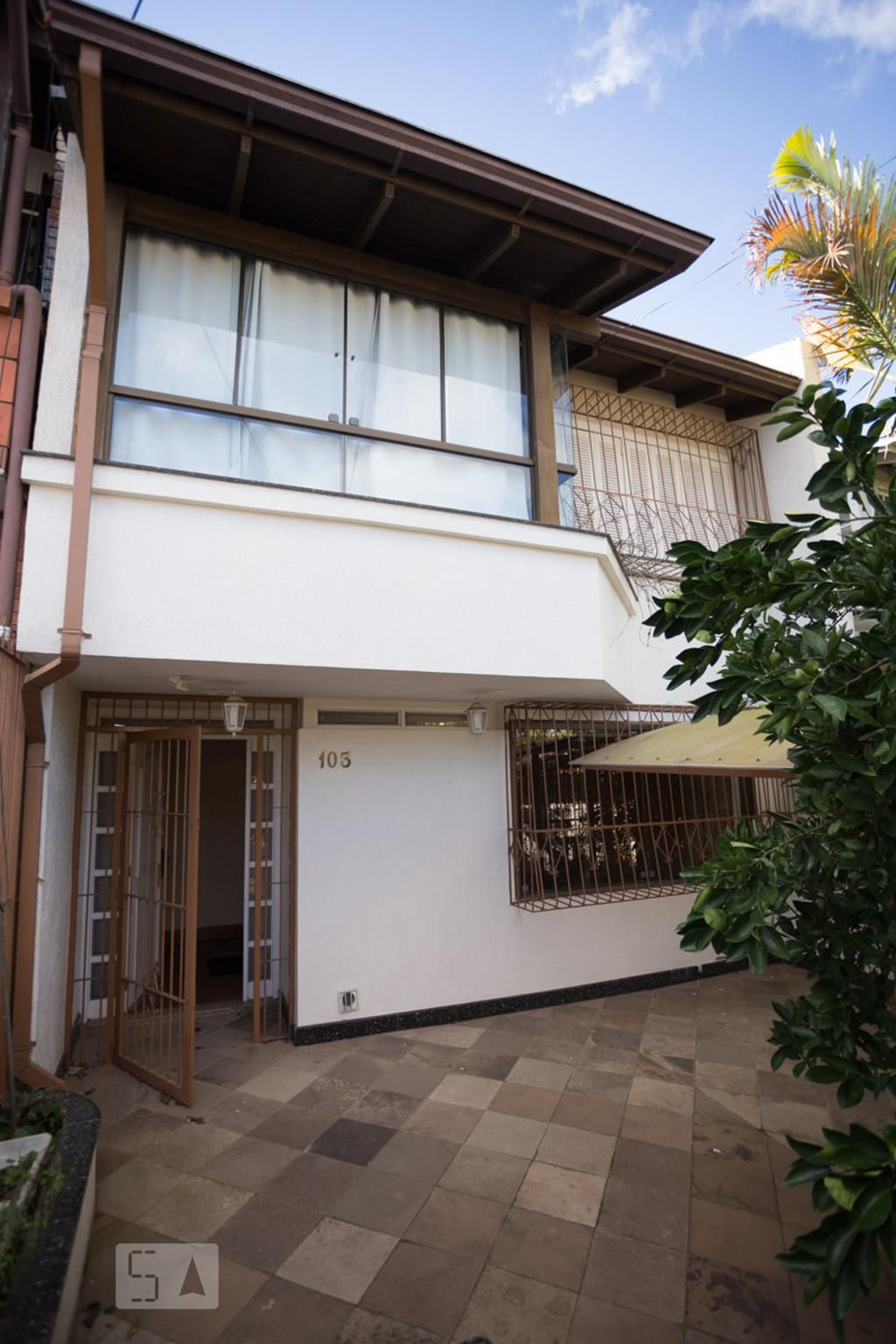 Fachada Condomínio em Rua Anna Aizemberg Dubin, 103