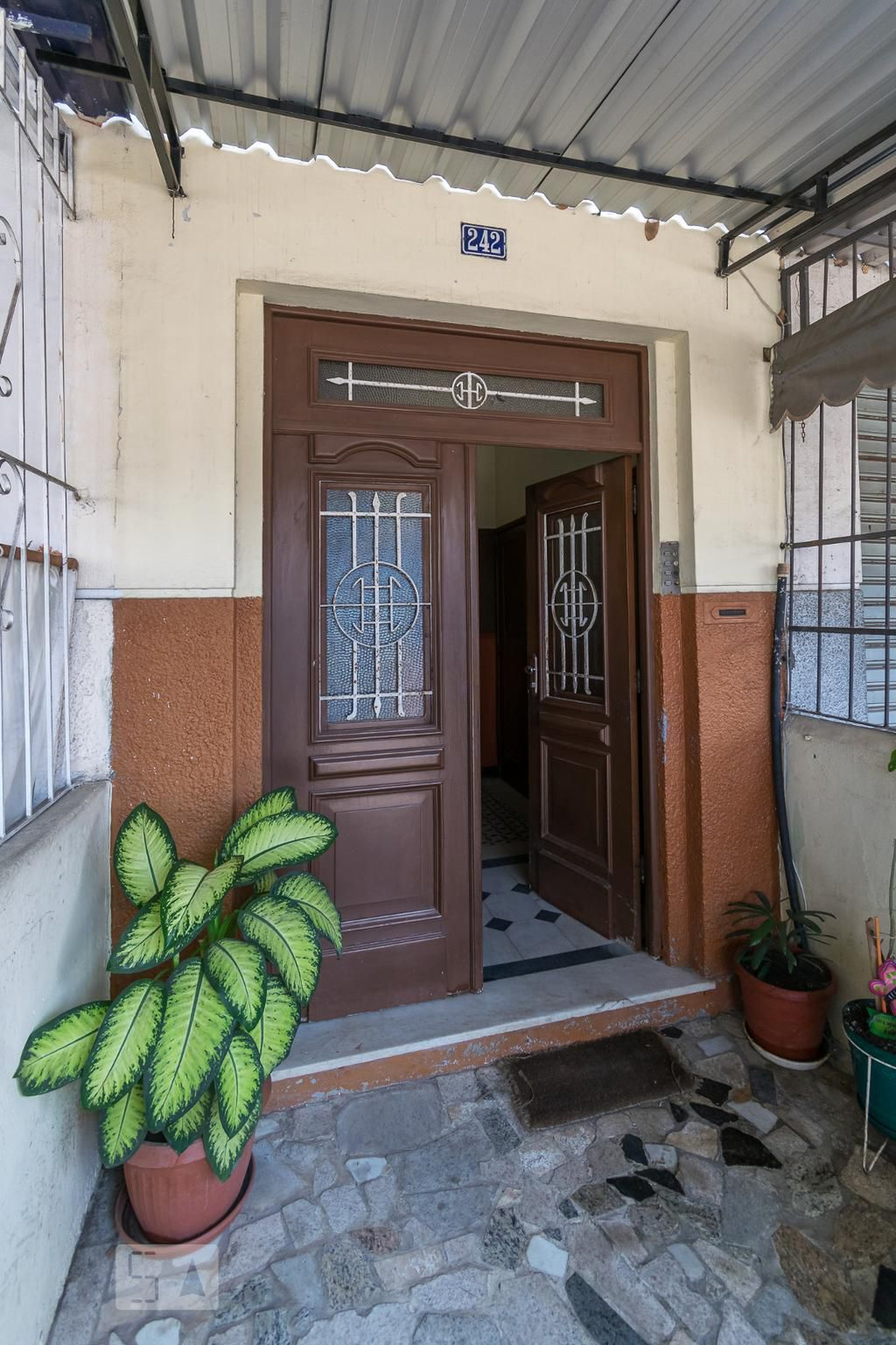 Entrada do prédio - null