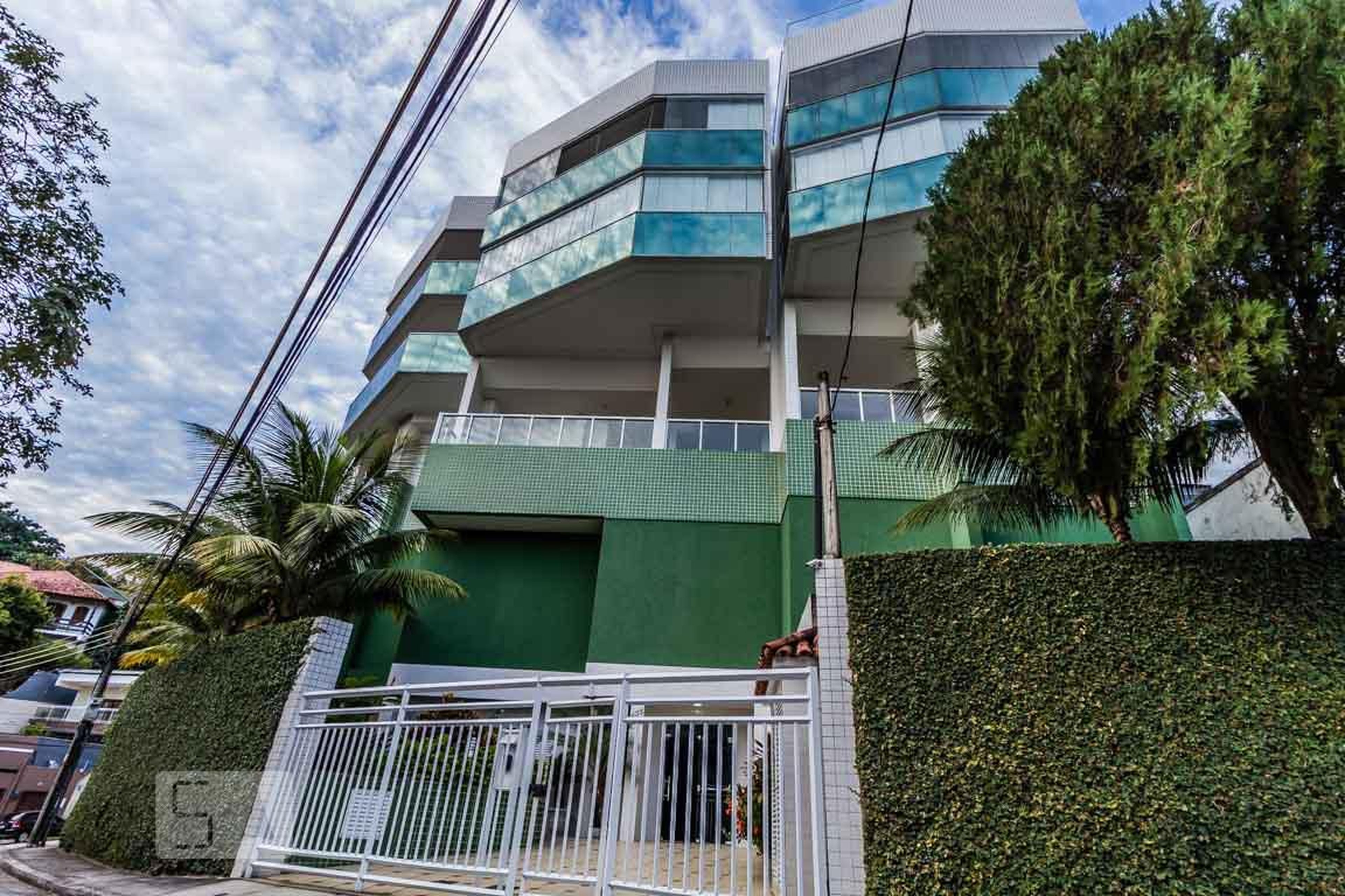 Fachada do Prédio Condomínio em Rua Dom Emanuel Gomes, 635