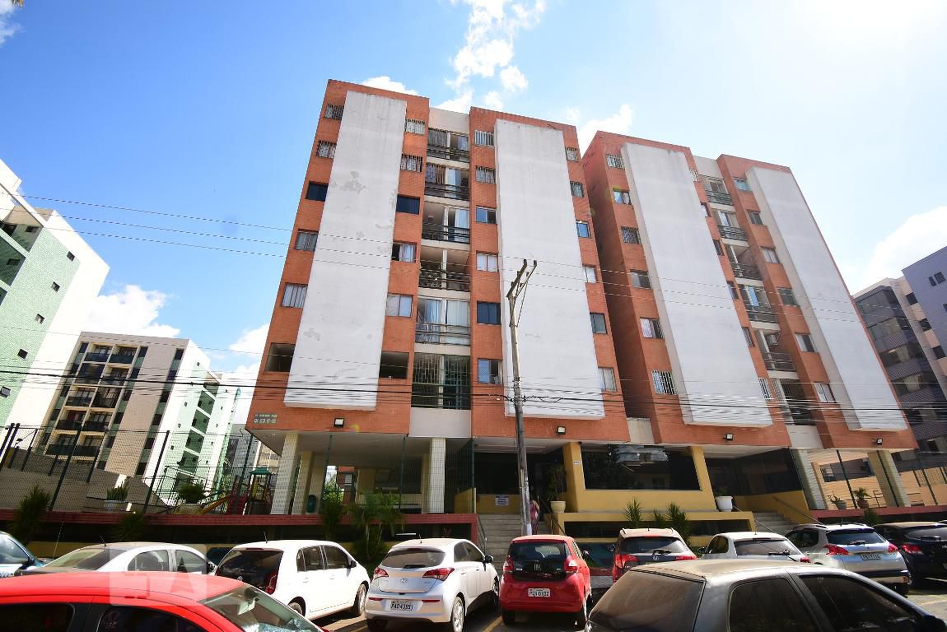 Fachada Condomínio em Qi 23 Lote 12, Apto 104